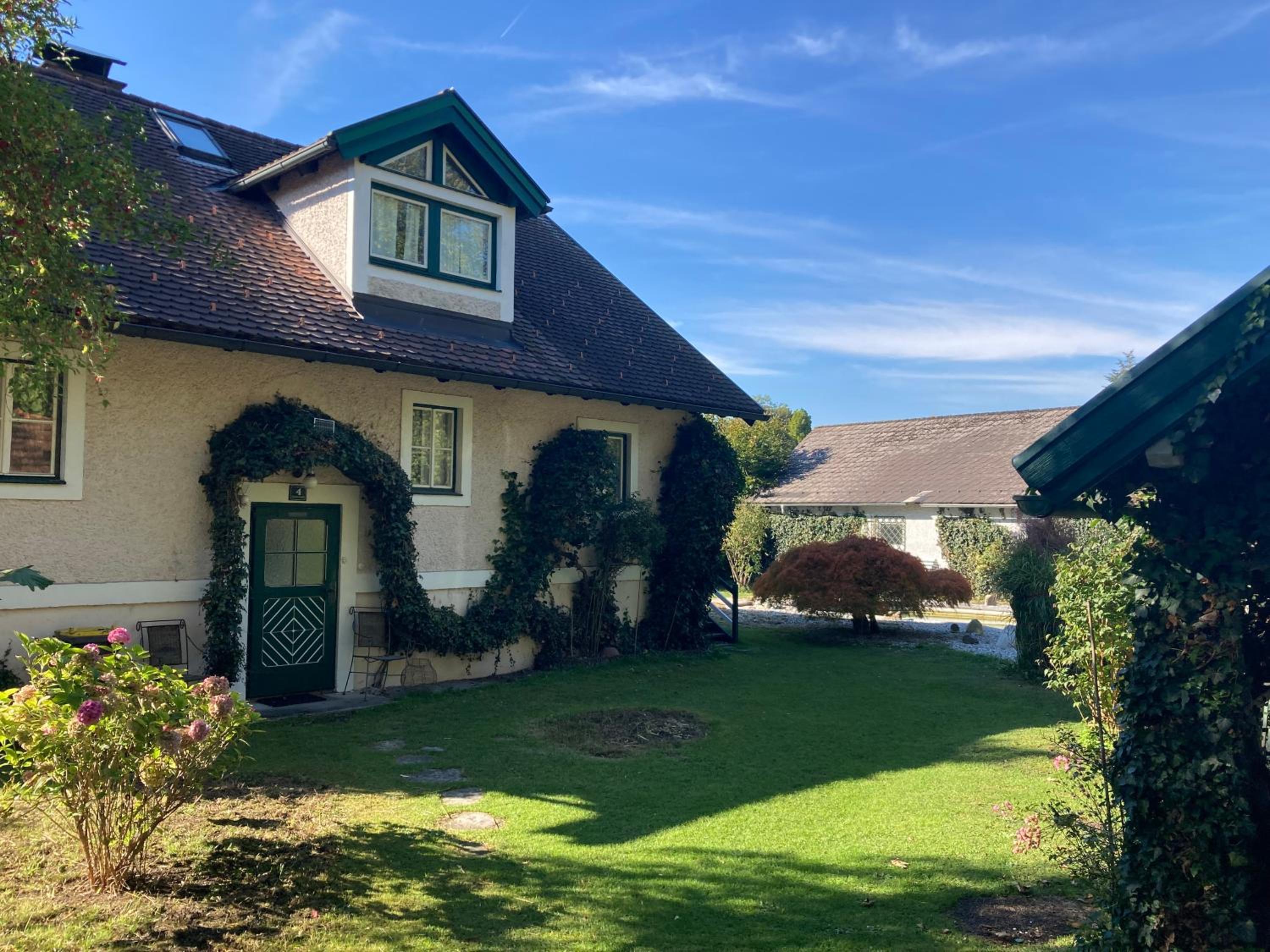 Hotel Haus mit Sauna und privatem Badeteich in Anif bei Salzburg - Image 1