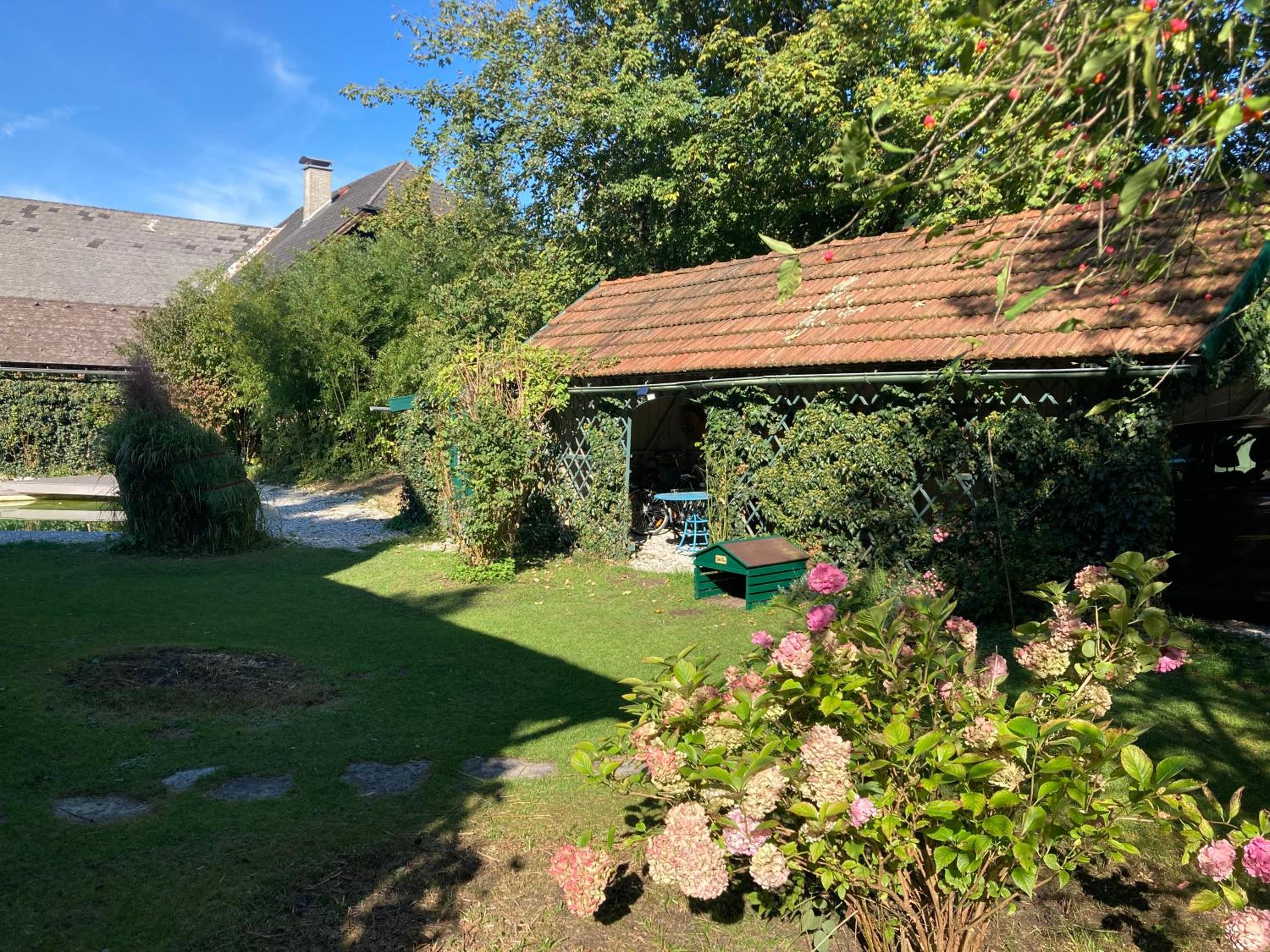 Haus mit Sauna und privatem Badeteich in Anif bei Salzburg