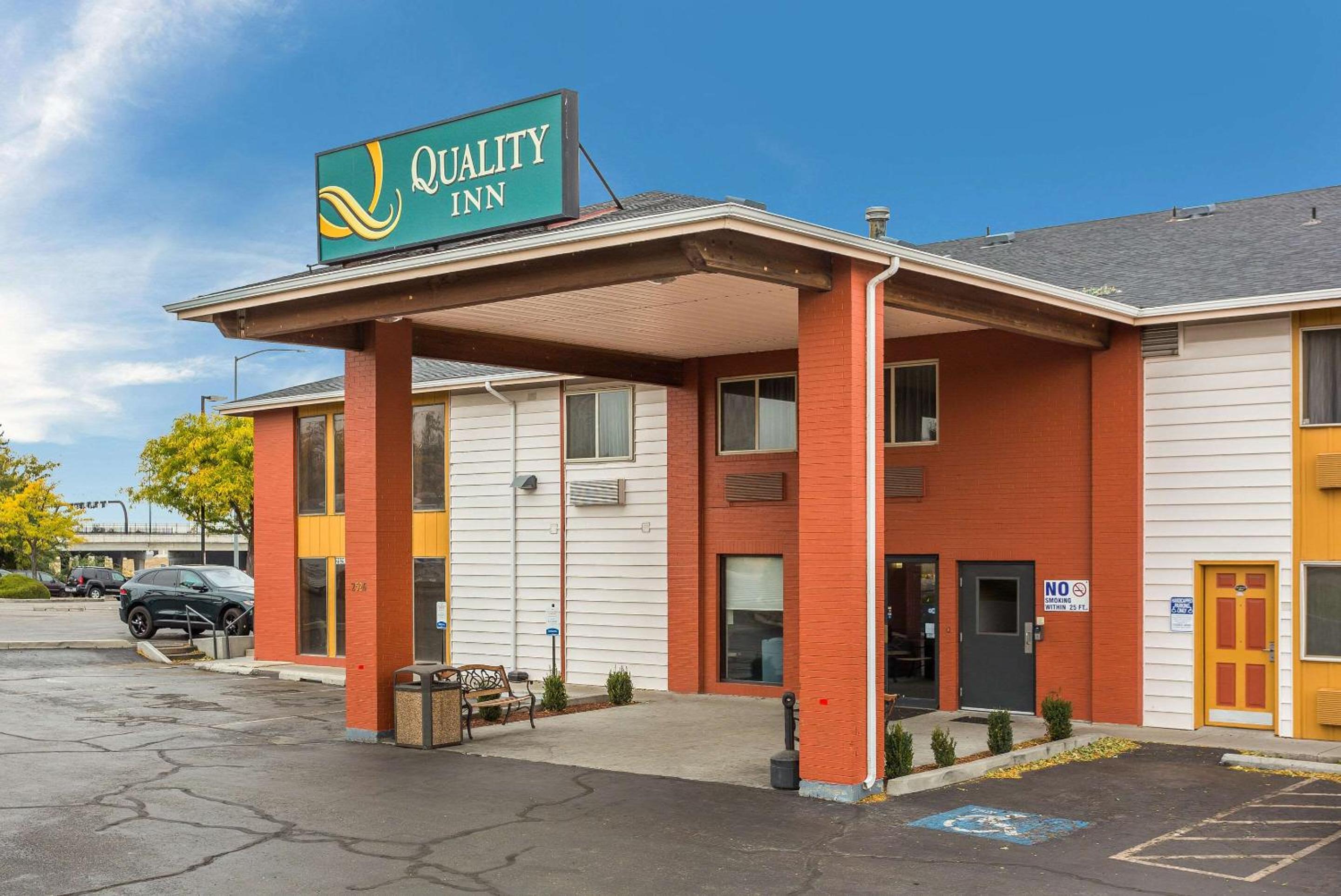 Quality Inn Airport view 2