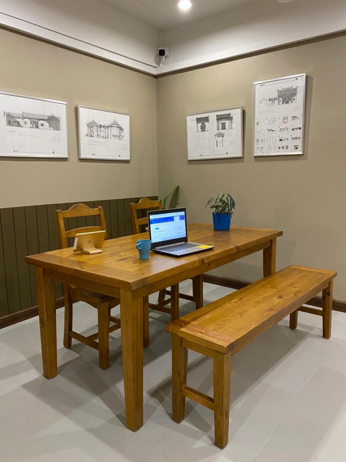 Hotel Grasshopper Bed and Cafe - Image 1