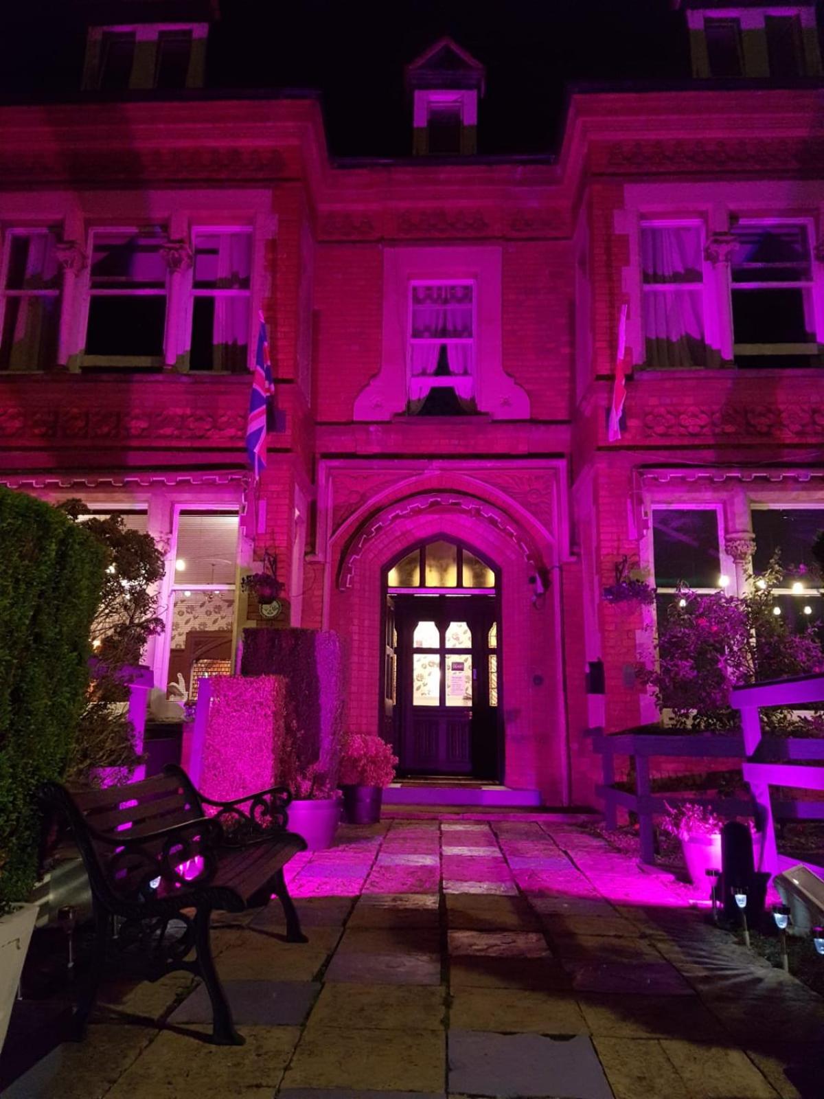 Banbury Vacations - The Lismore Hotel - Property Image 2