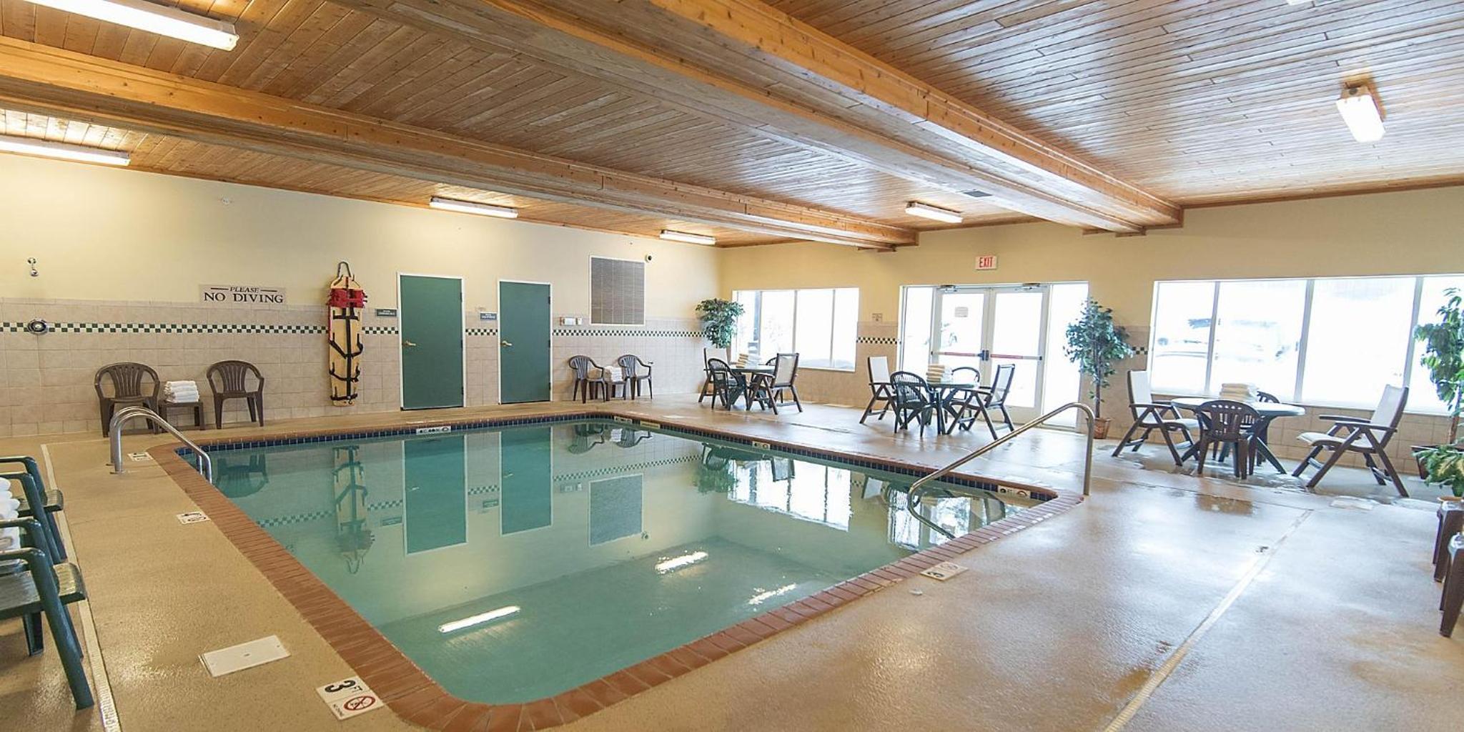 Marquette Vacations - Holiday Inn Express  Suites Marquette, an IHG Hotel - Property Image 12
