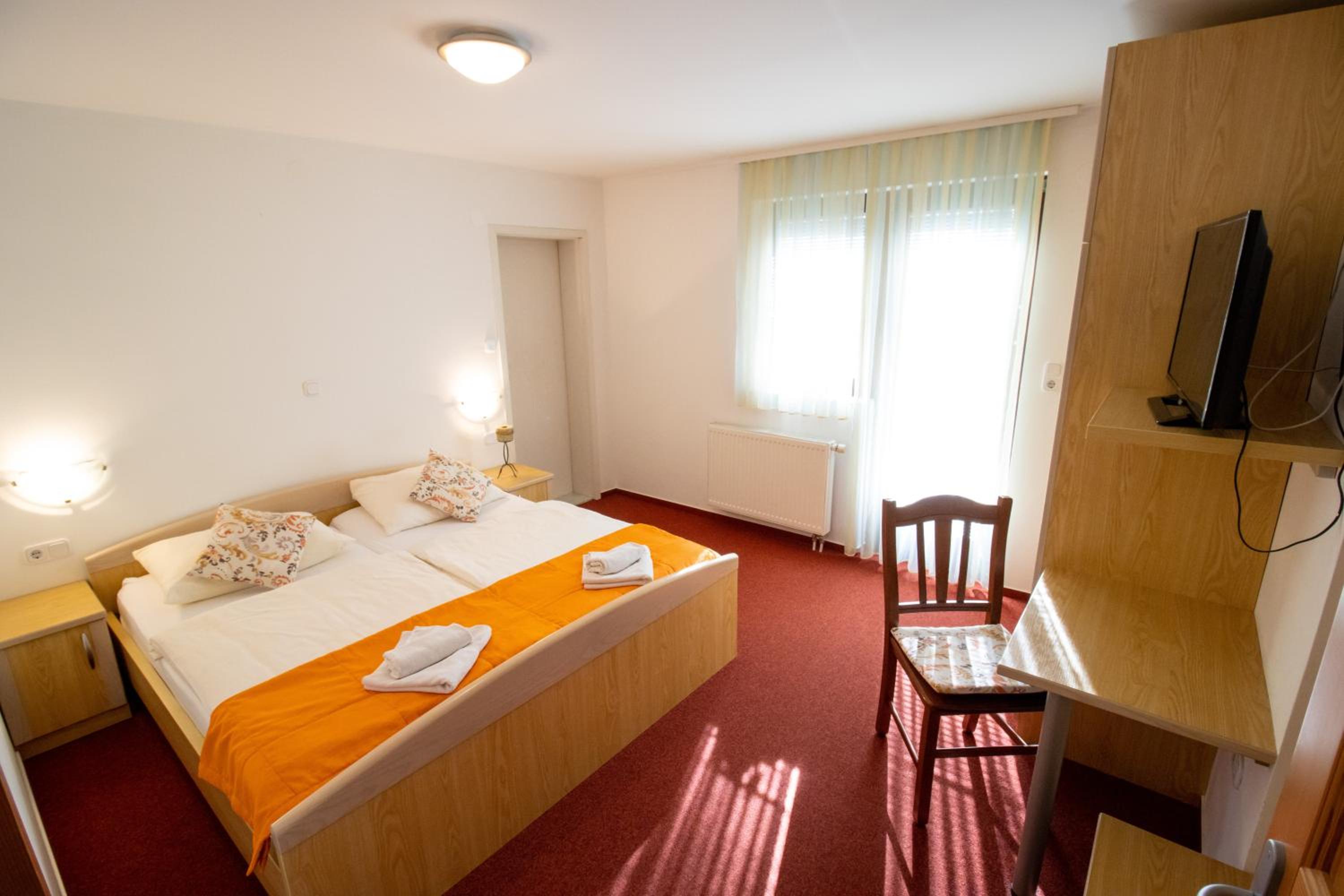 Rooms Cvitar - Center view 5