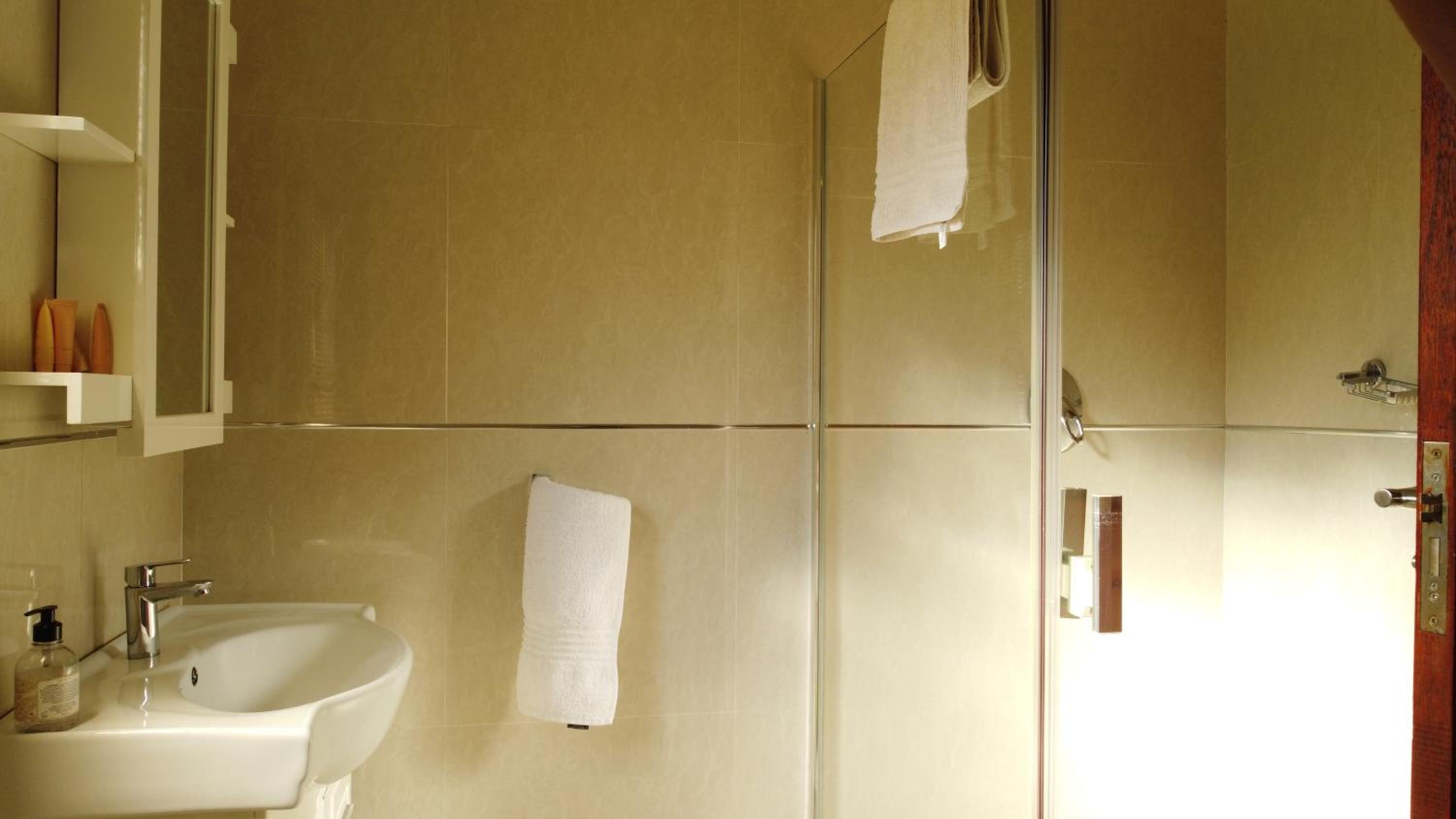 Honolulu Lifestyle Guest Lodge