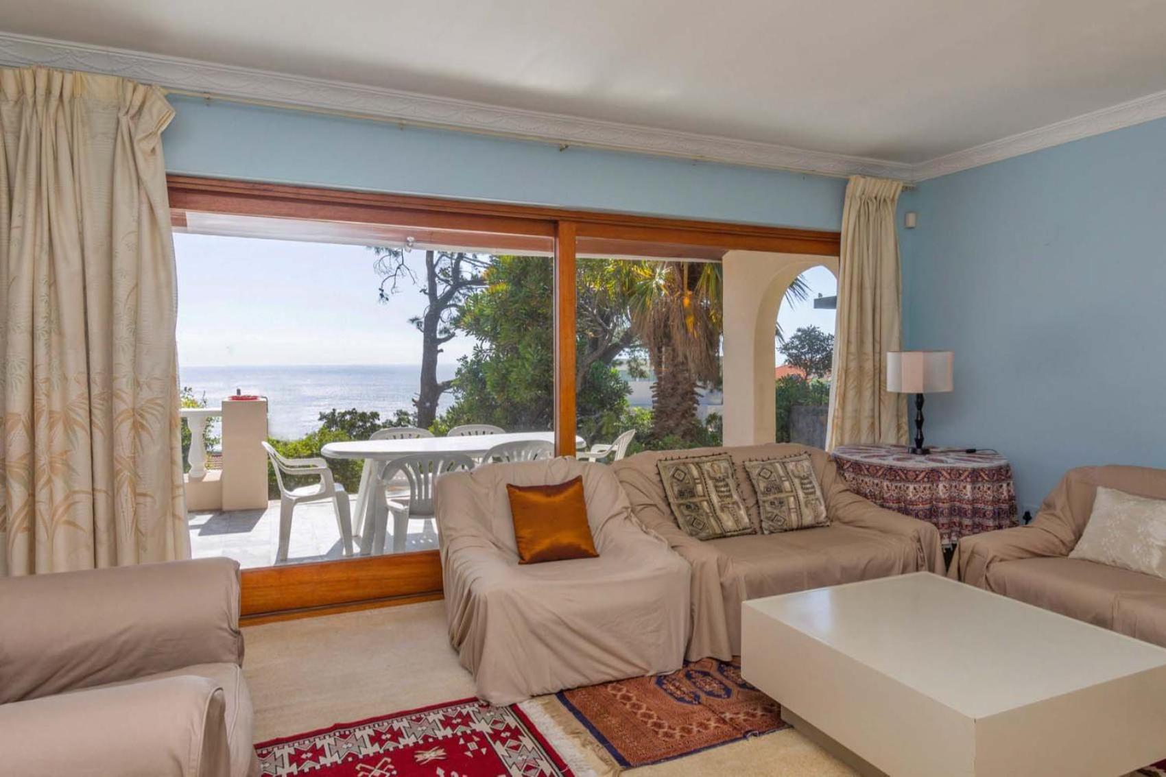 Room for 2 in Camps Bay view 3