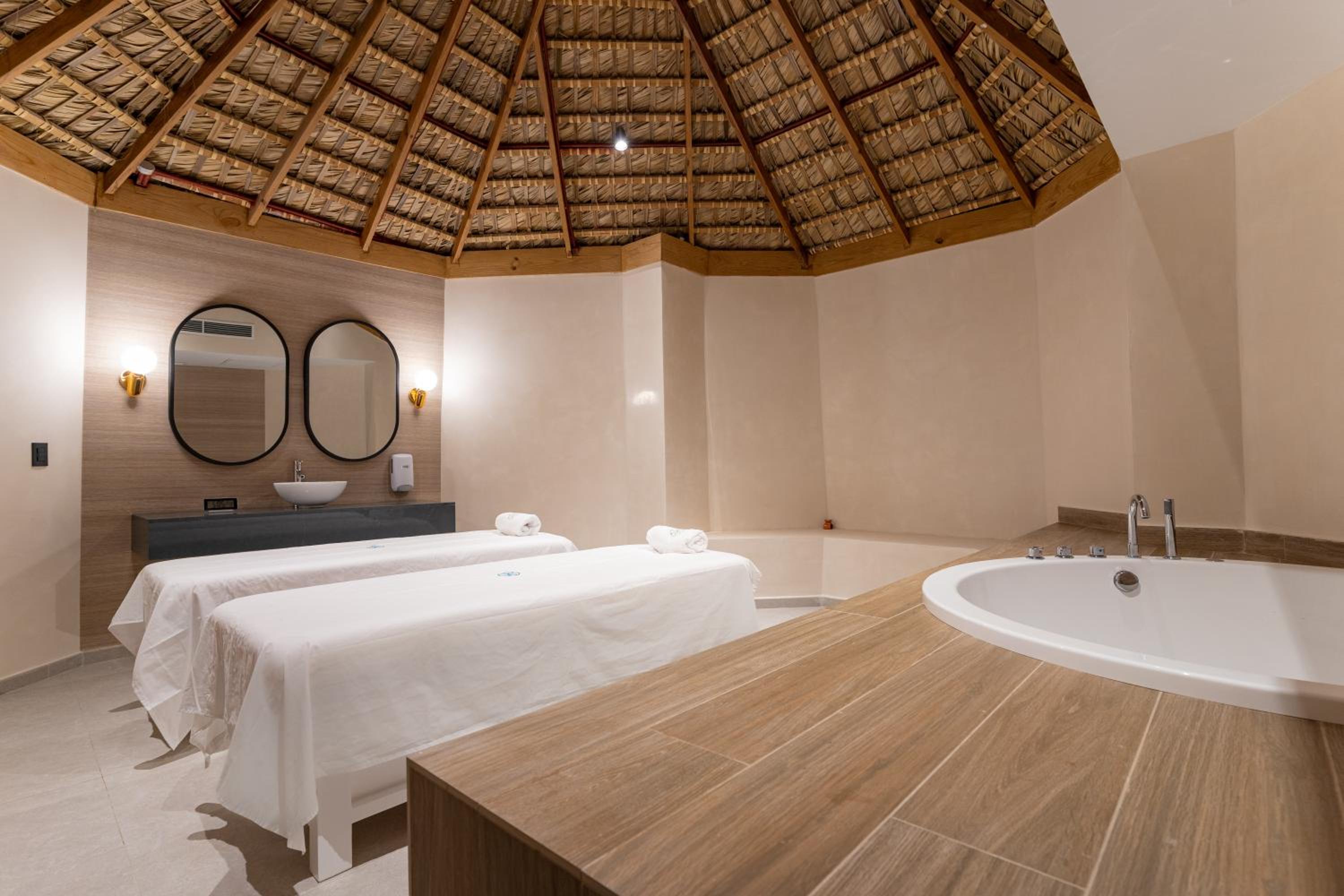 Tropical Deluxe Princess - All Inclusive