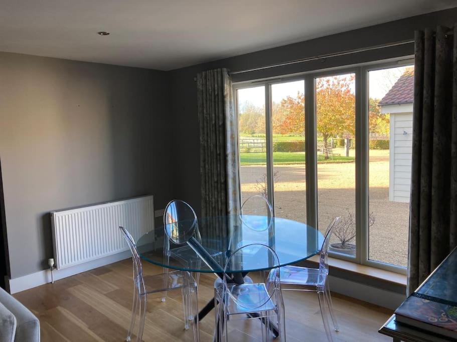 The Oaks, Luxury 2 bedroom cottage in a peaceful location view 5