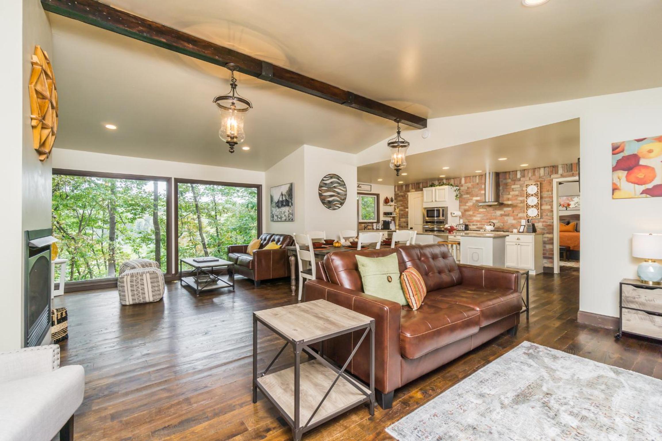 Designer Getaway-Hot Tub, 4 Minutes to Dahlonega view 2