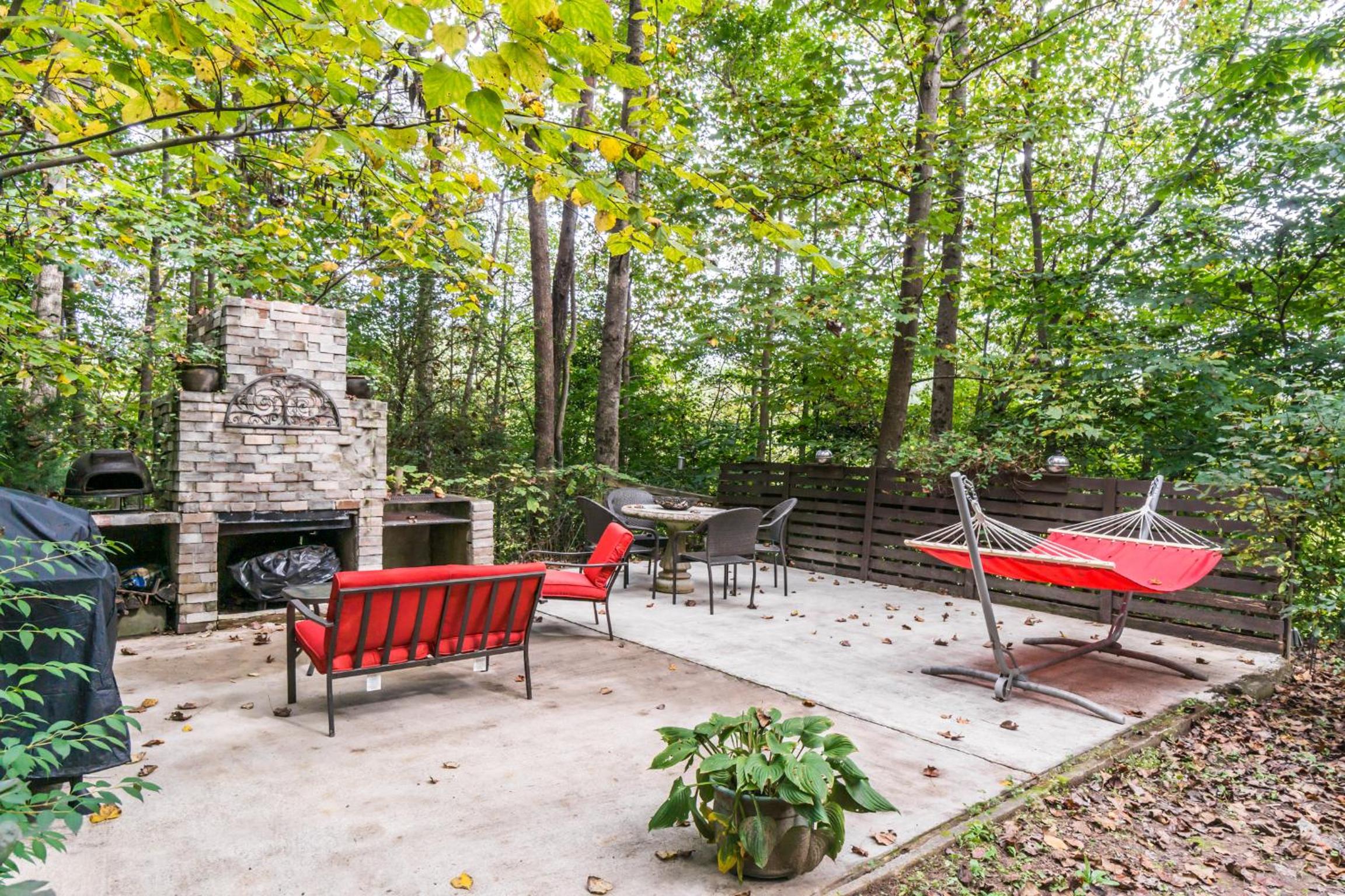 Designer Getaway-Hot Tub, 4 Minutes to Dahlonega view 5