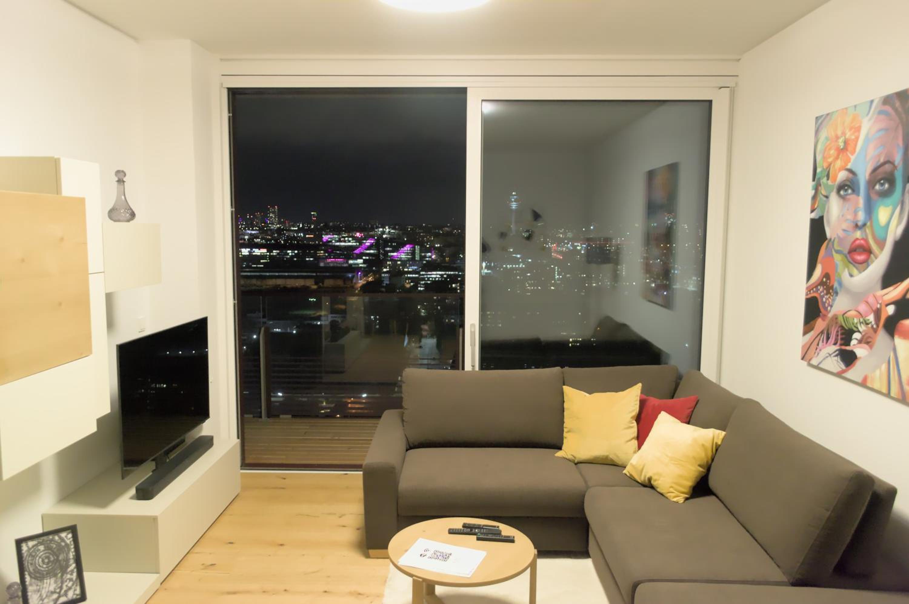Triiiple Suites Level 21 mit Balkon und Tiefgarage