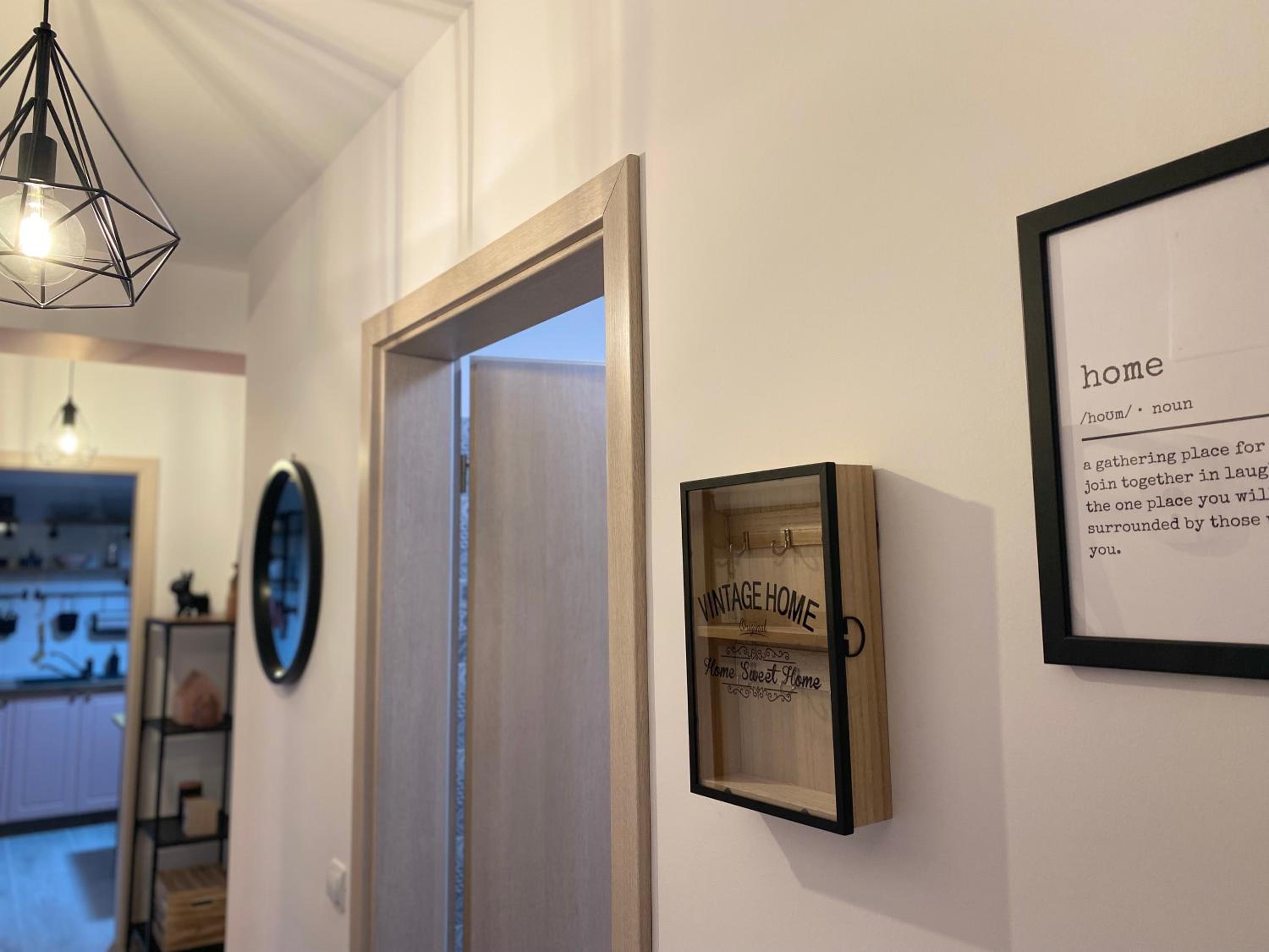 Wanderlust Home Pink, Rasnov Apt for 4, Wifi and Free Parking view 2