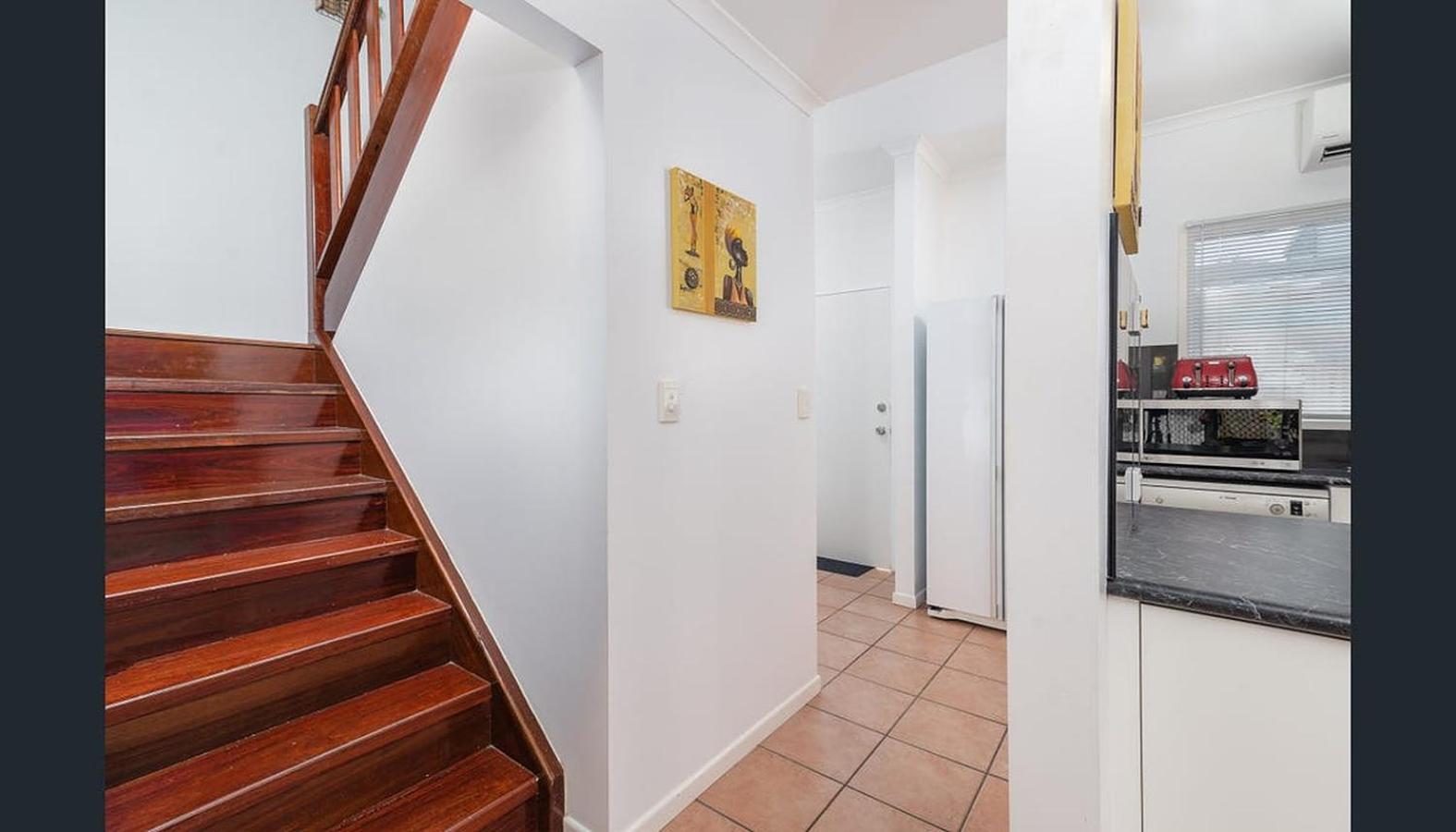 Entire 2 bedroom townhouse - Four Mile Beach Escapes - your home away from home