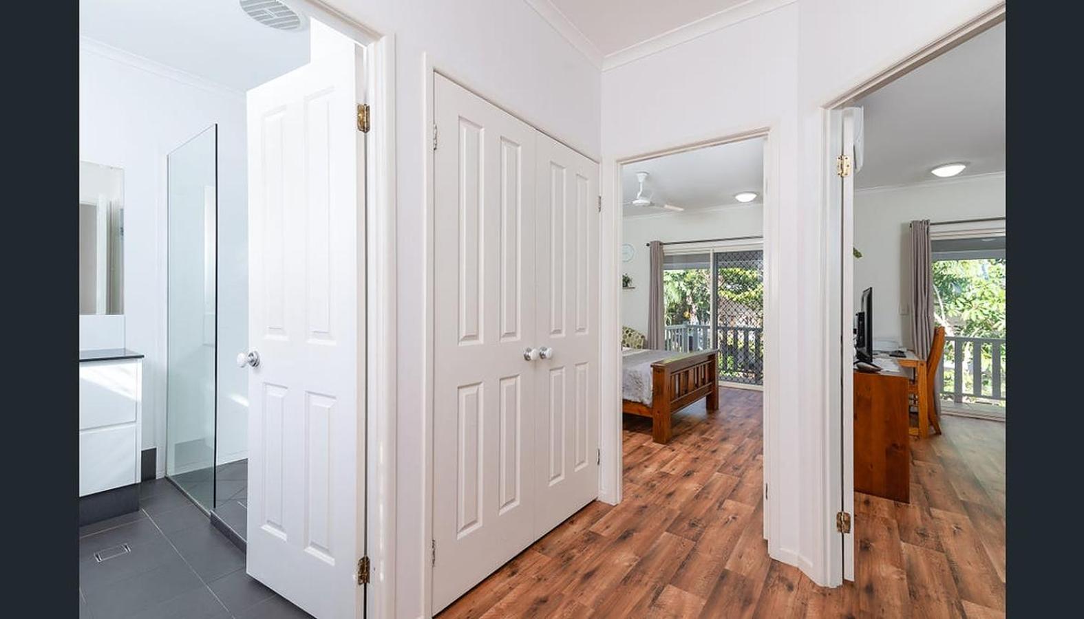 Entire 2 bedroom townhouse - Four Mile Beach Escapes - your home away from home