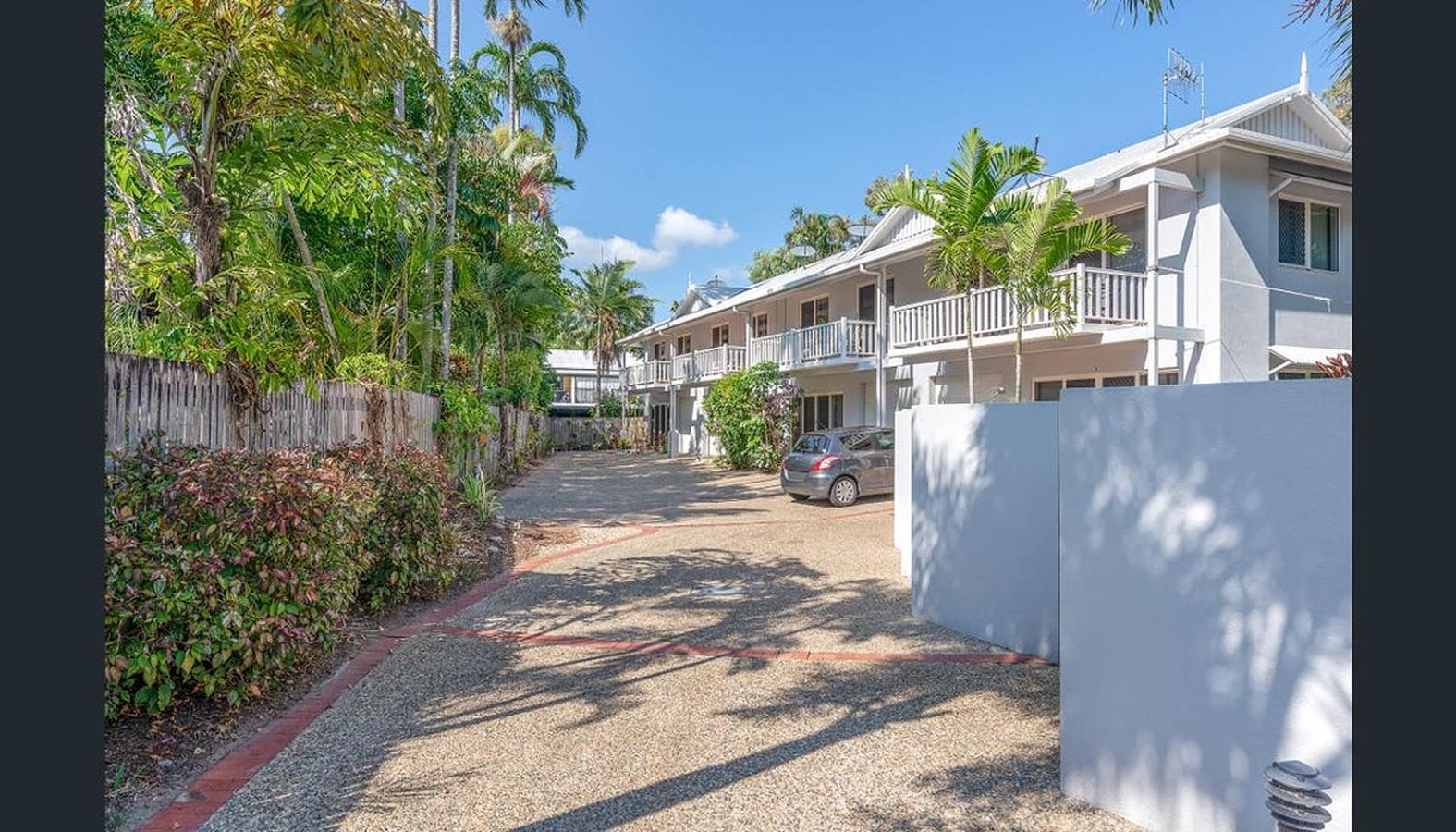 Entire 2 bedroom townhouse - Four Mile Beach Escapes - your home away from home