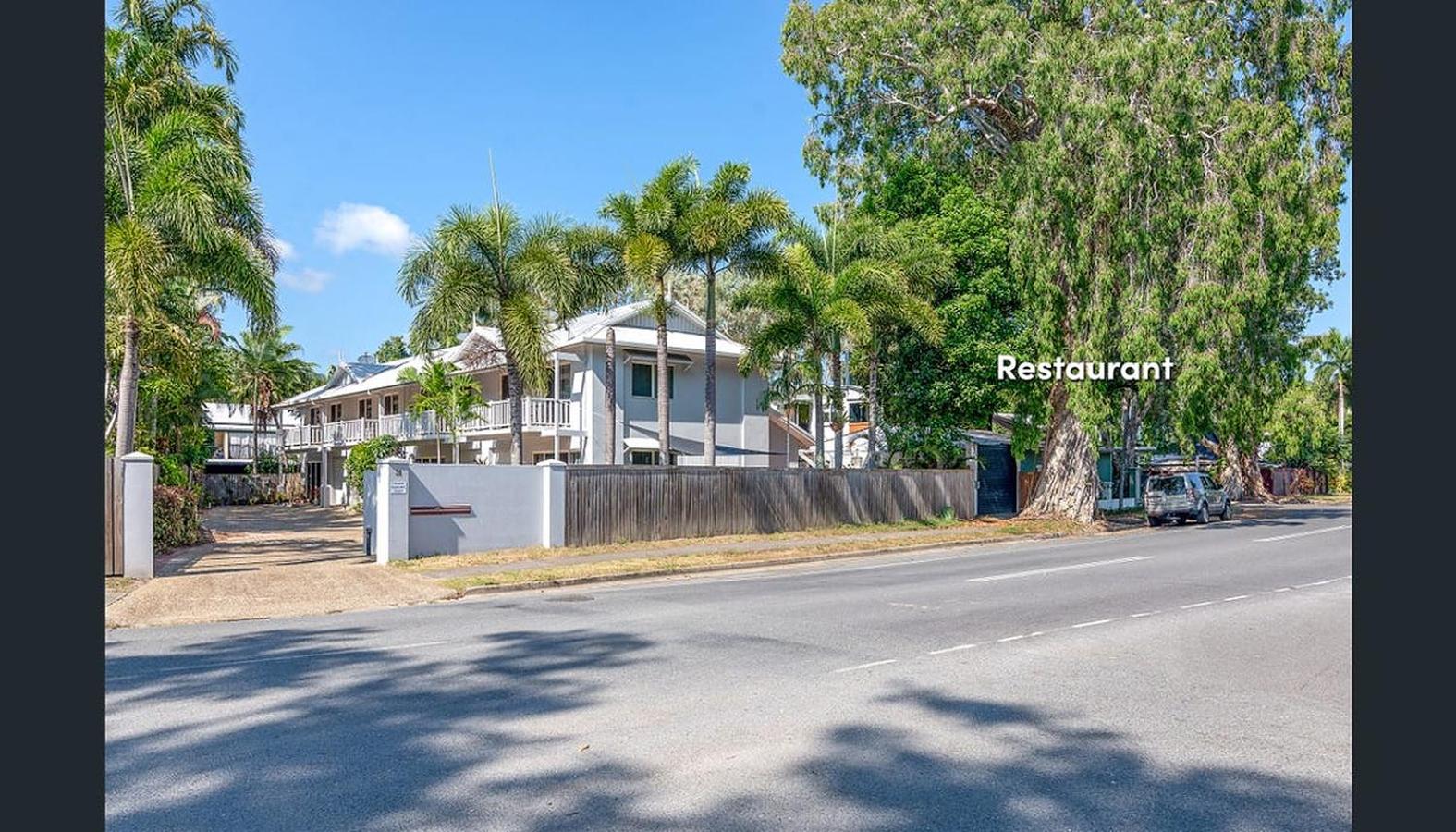 Entire 2 bedroom townhouse - Four Mile Beach Escapes - your home away from home