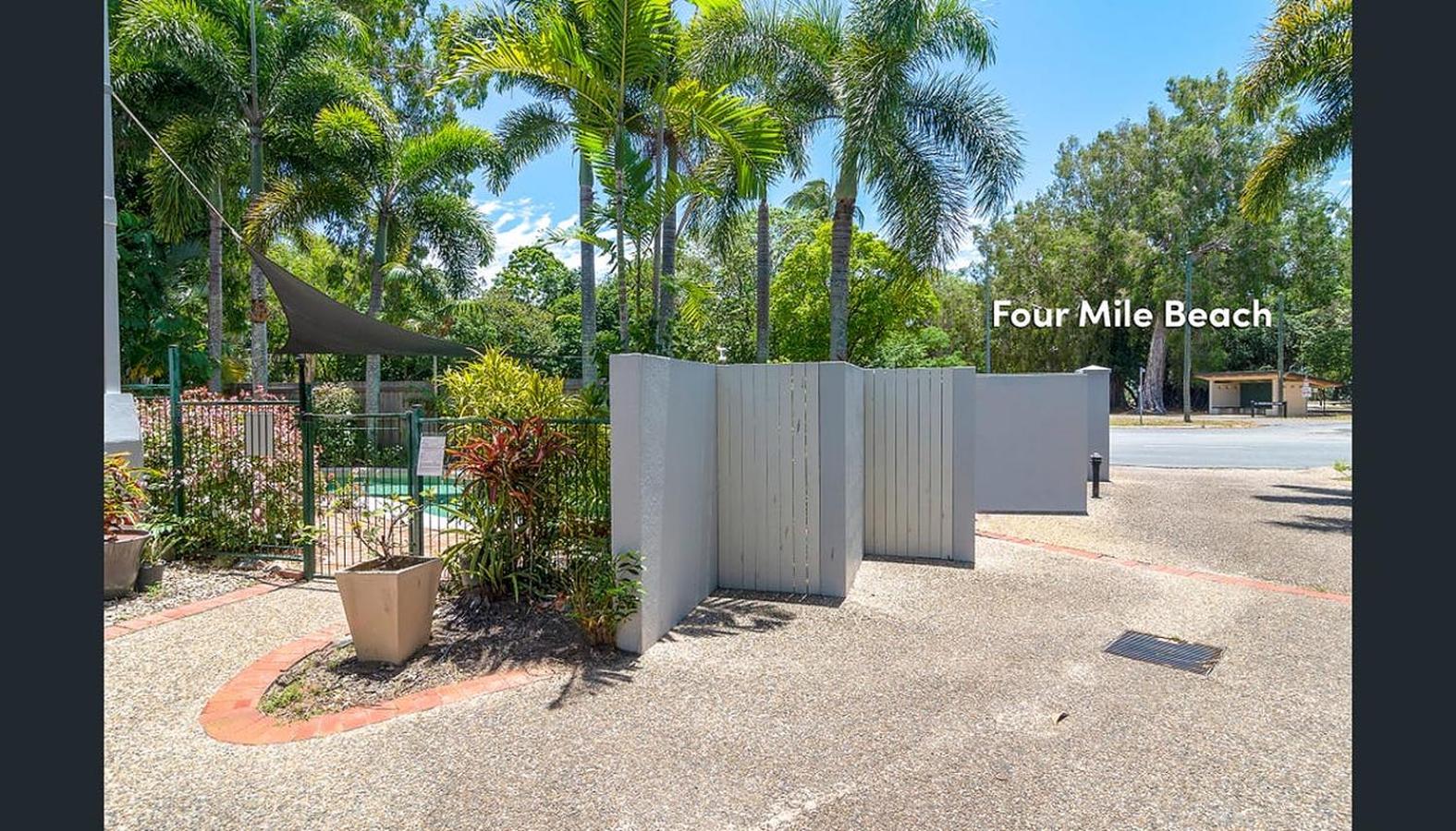 Entire 2 bedroom townhouse - Four Mile Beach Escapes - your home away from home