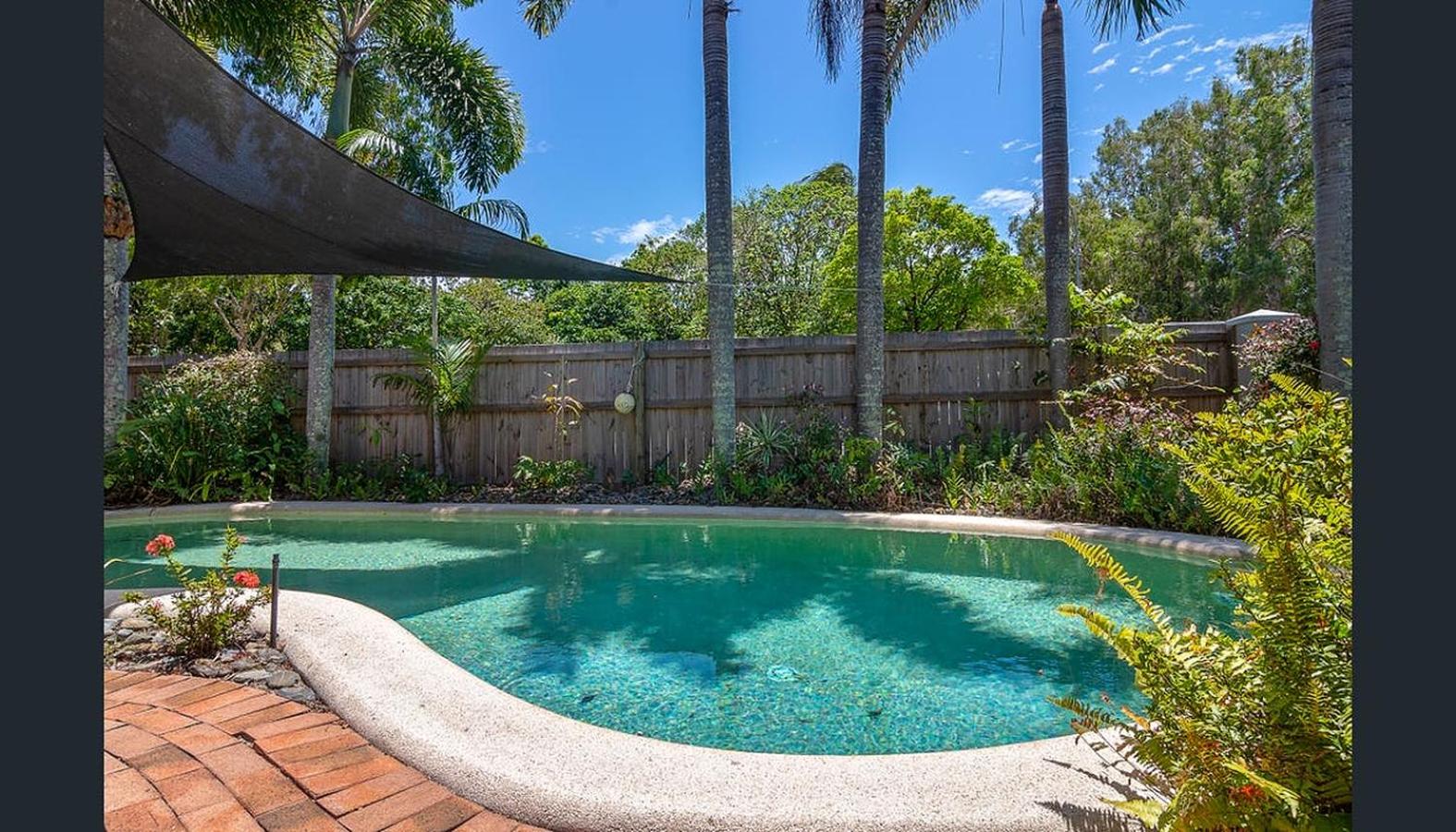 Entire 2 bedroom townhouse - Four Mile Beach Escapes - your home away from home - Image 2