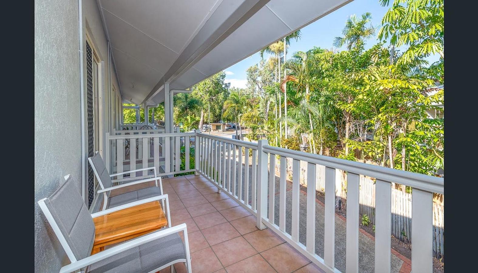 Entire 2 bedroom townhouse - Four Mile Beach Escapes - your home away from home