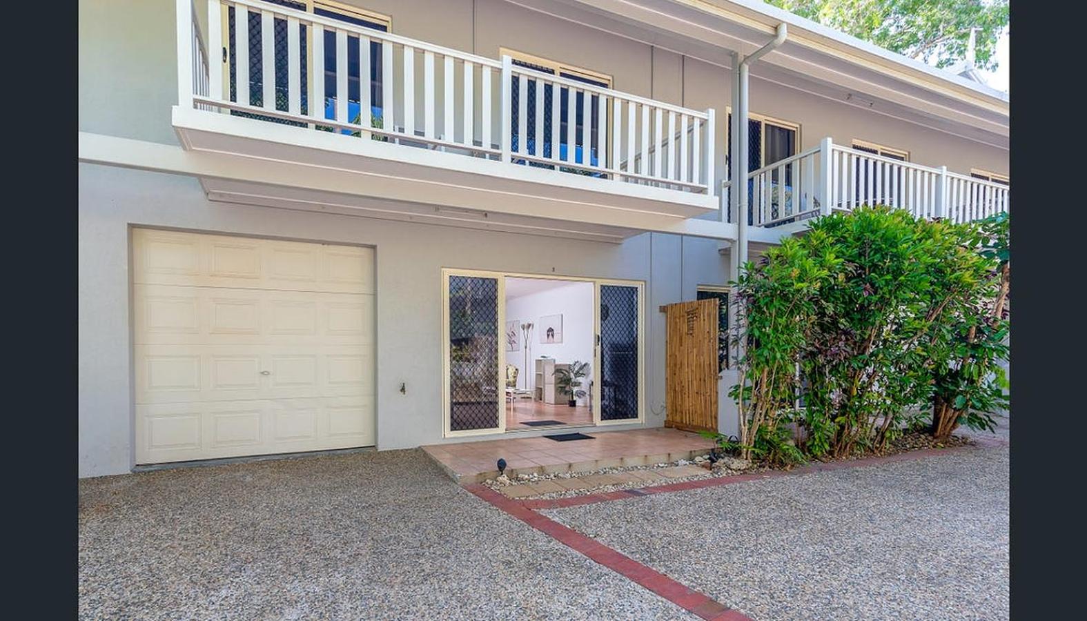 Entire 2 bedroom townhouse - Four Mile Beach Escapes - your home away from home