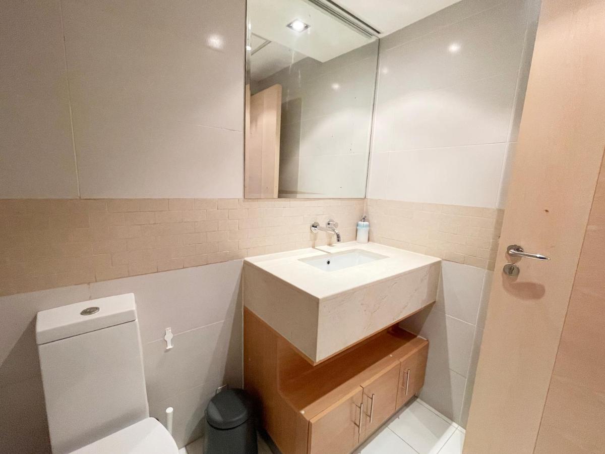 Radiant 2 BR with Marina Views