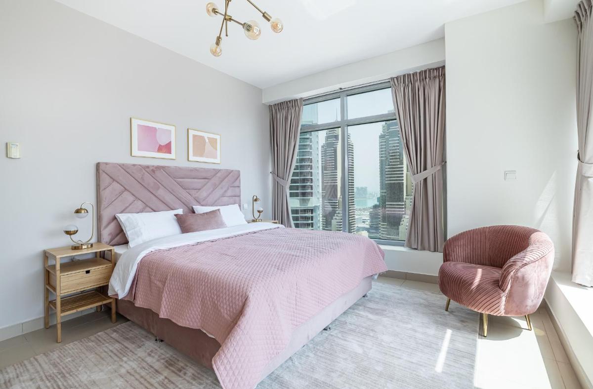 Radiant 2 BR with Marina Views