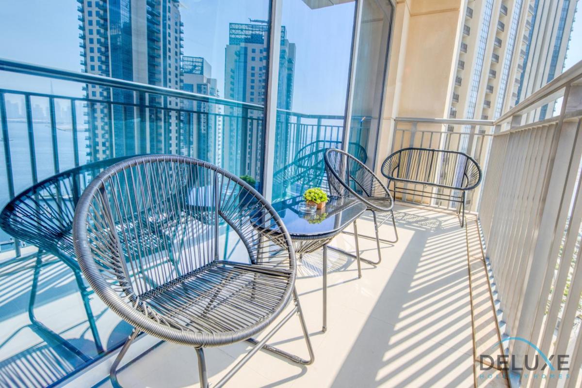 Radiant 3BR With Assistant Room at Harbour Views Tower 1 by Deluxe Holiday Homes