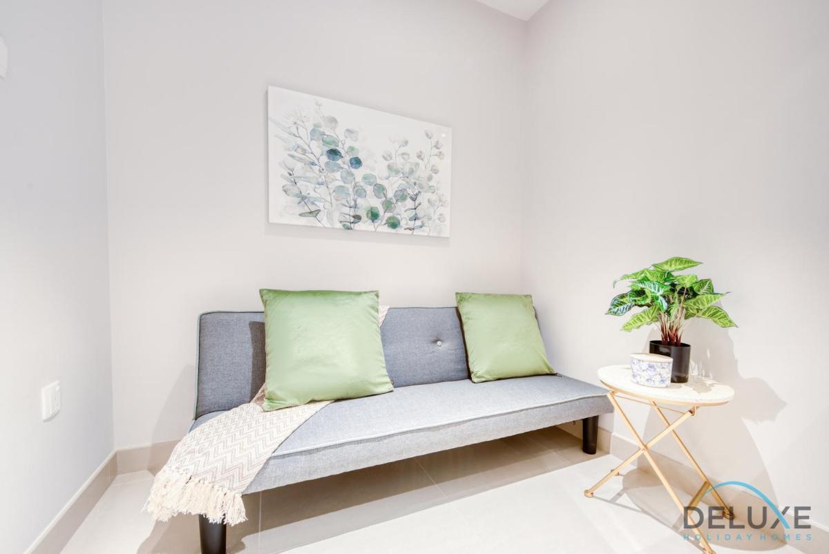 Radiant 3BR With Assistant Room at Harbour Views Tower 1 by Deluxe Holiday Homes