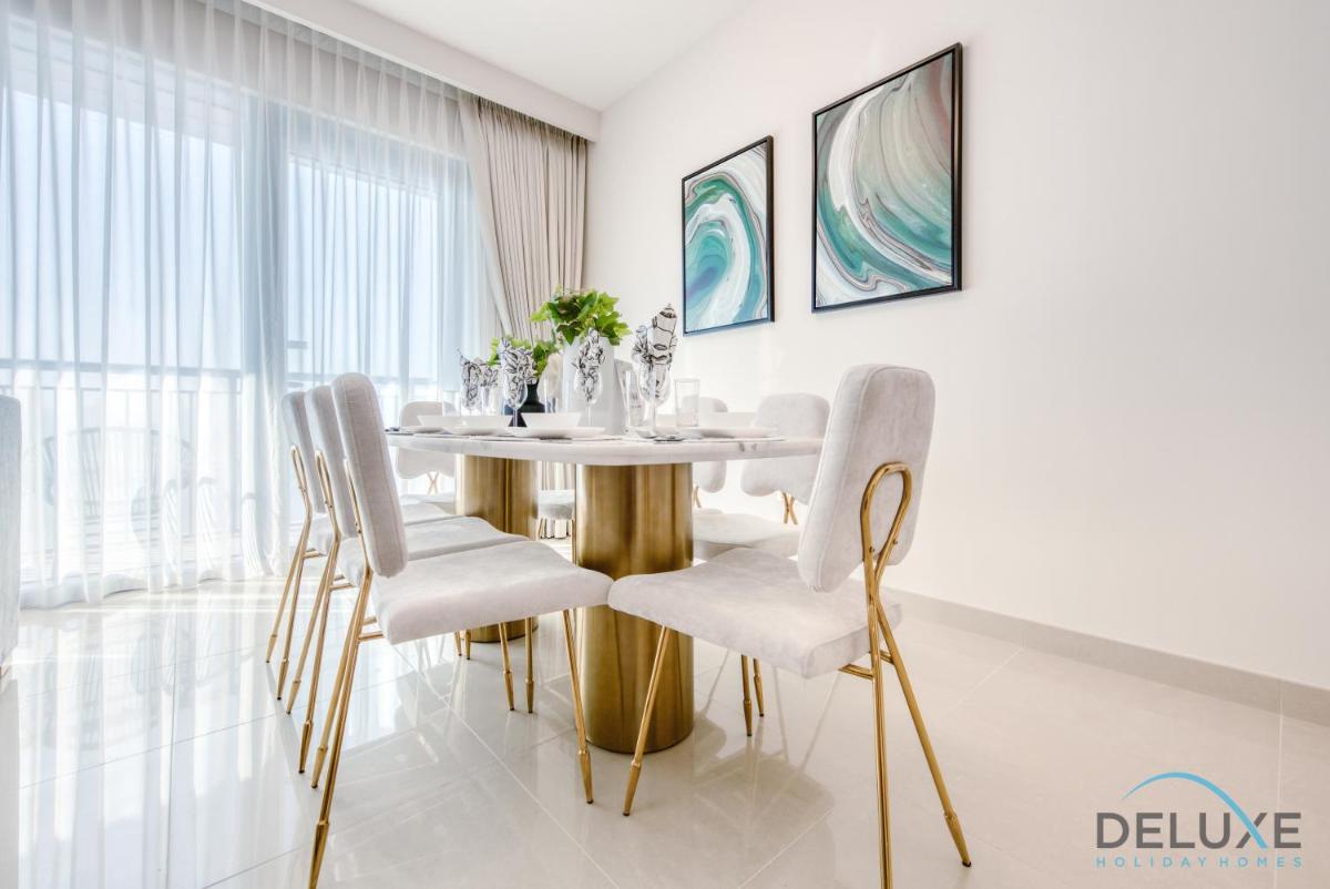 Radiant 3BR With Assistant Room at Harbour Views Tower 1 by Deluxe Holiday Homes