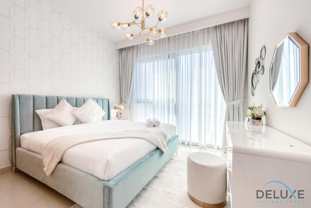Radiant 3BR With Assistant Room at Harbour Views Tower 1 by Deluxe Holiday Homes