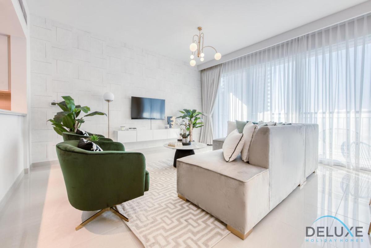 Radiant 3BR With Assistant Room at Harbour Views Tower 1 by Deluxe Holiday Homes