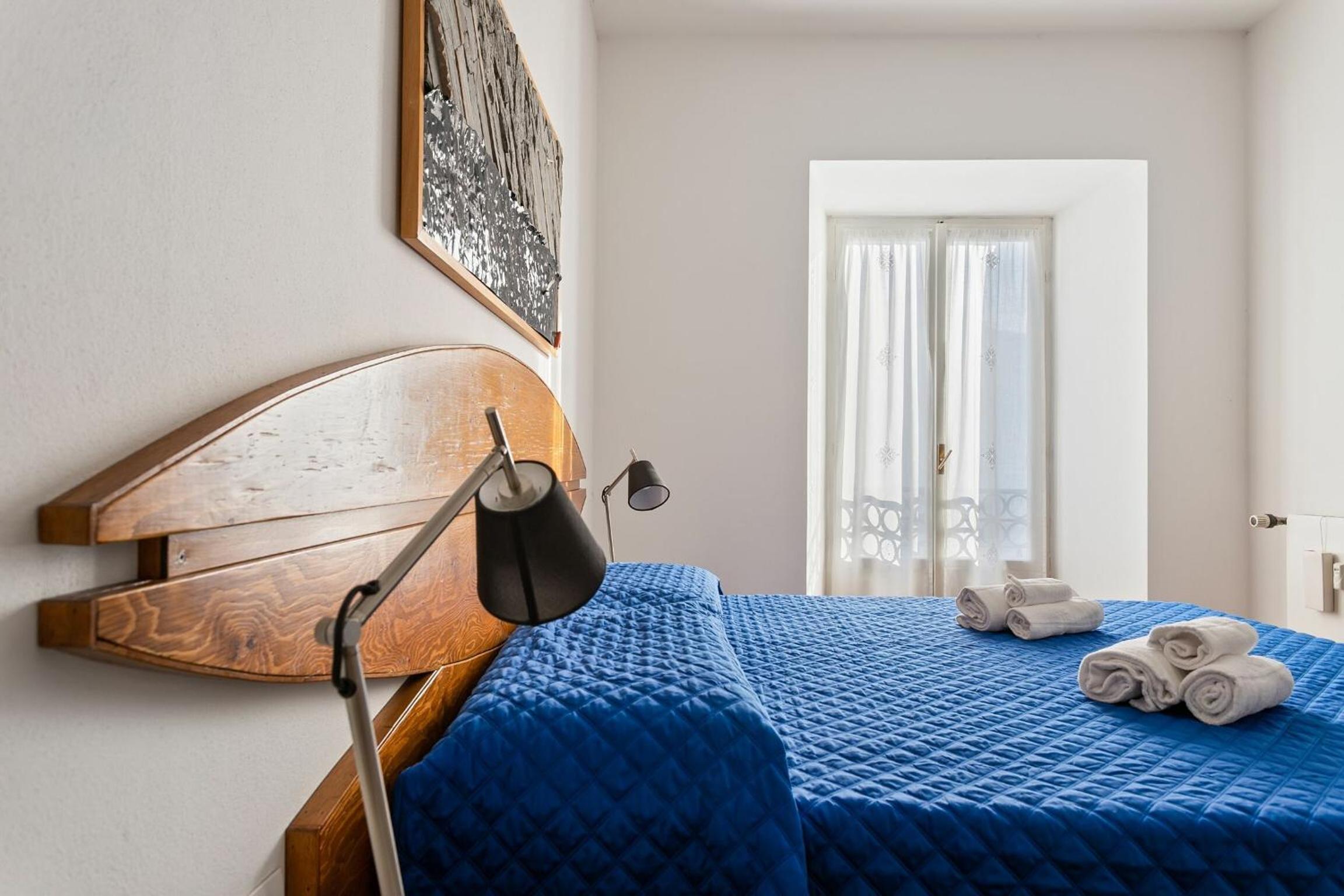 Piazzetta Lake View by Halldis en Dongo — hotel room