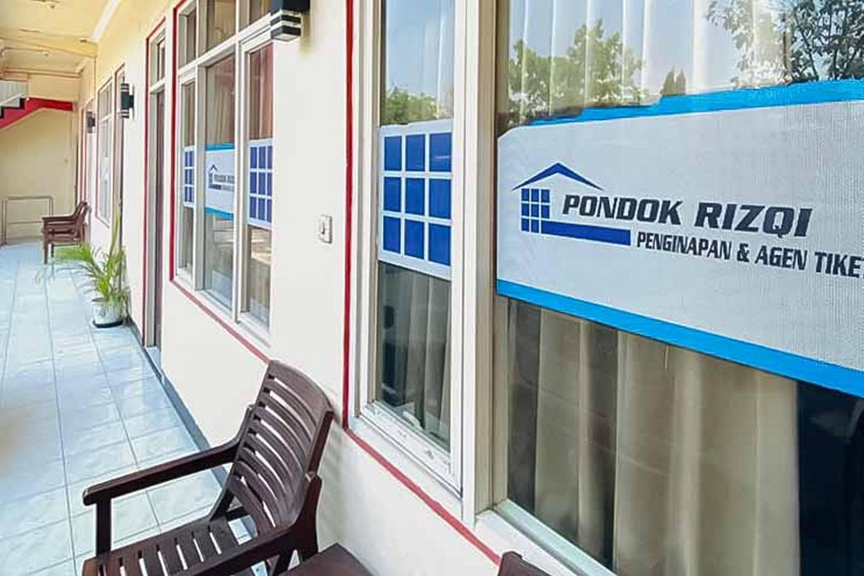 RedDoorz Syariah near T1 Juanda Airport 2