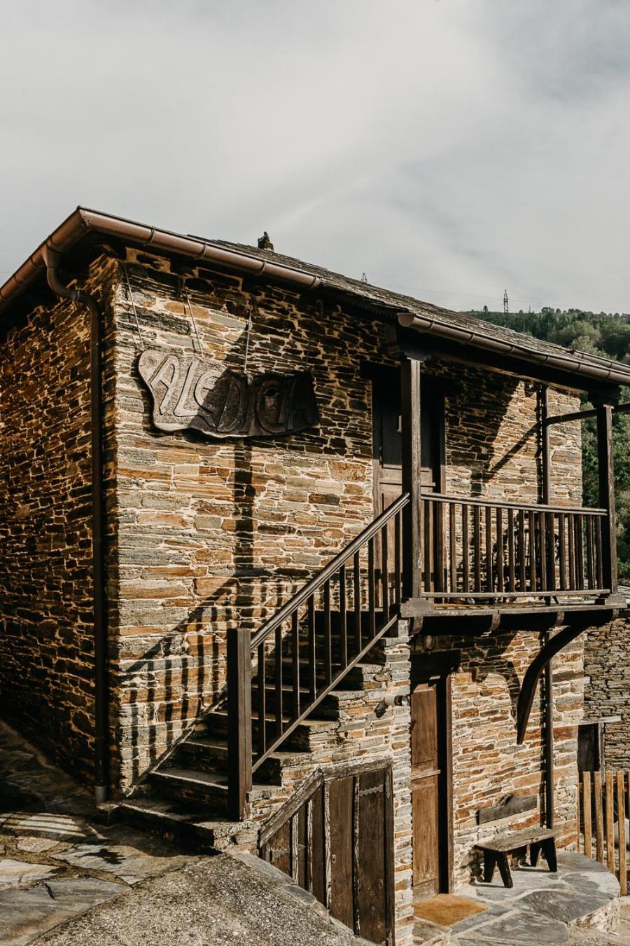 Casas de Outeiro view 2