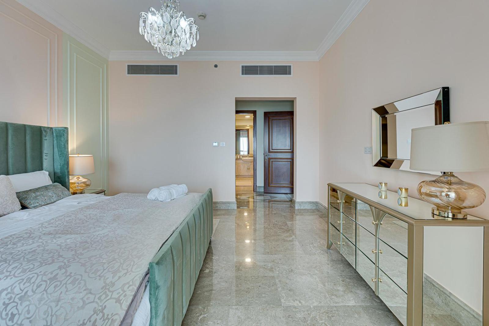 Fairmont Apartments The Palm, Free access to hotel beach and pools