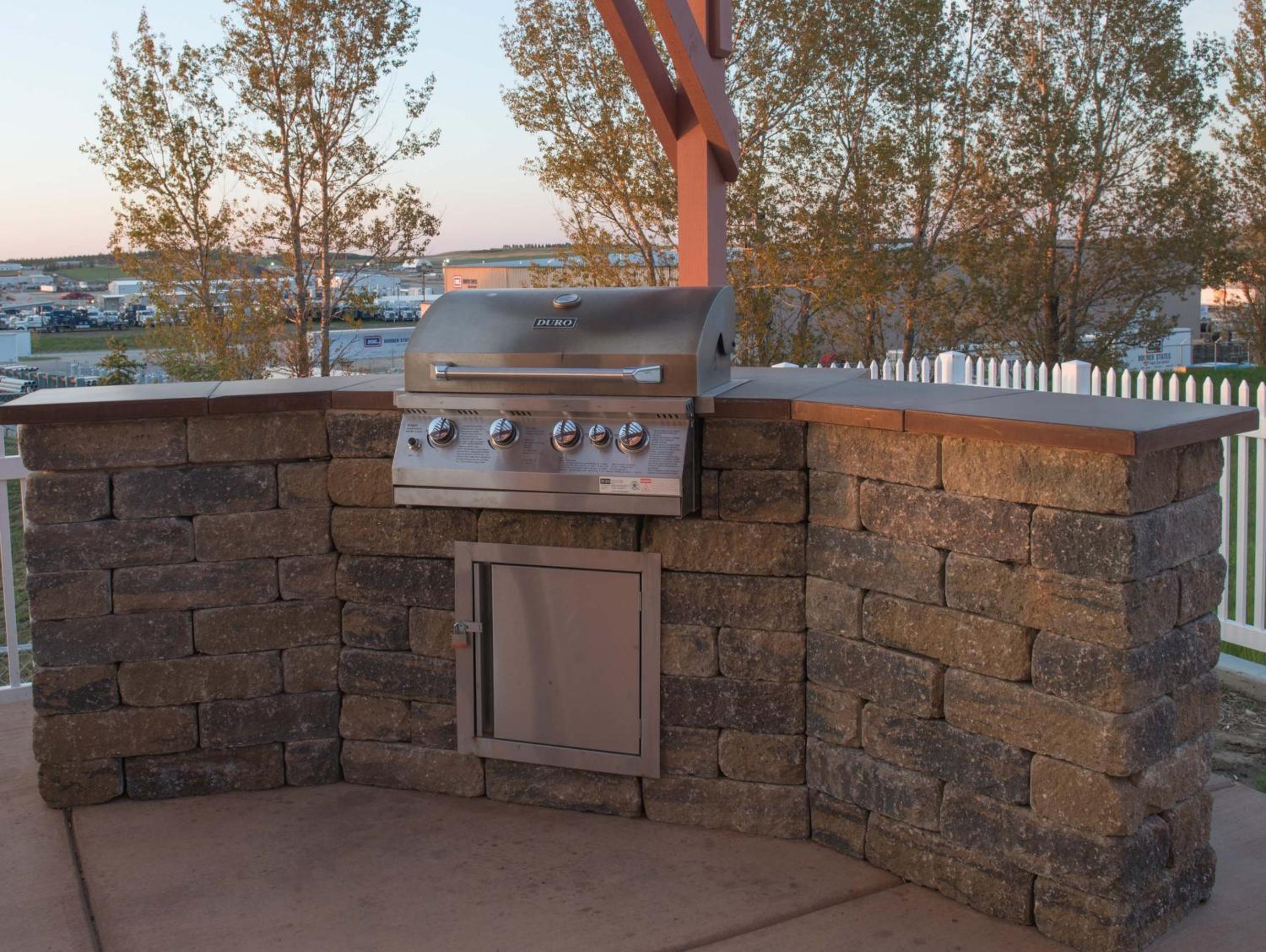 Dickinson Vacations - Red Roof Inn  Suites Dickinson - Property Image 33