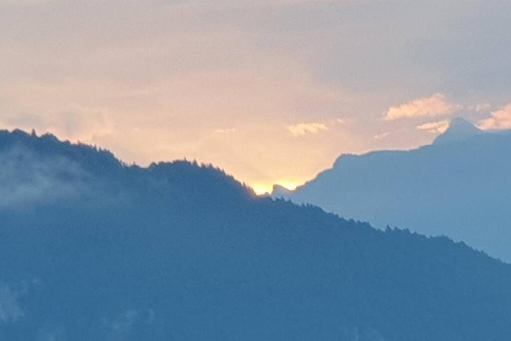 WHITE HOME IN AESCHI BEI SPIEZ