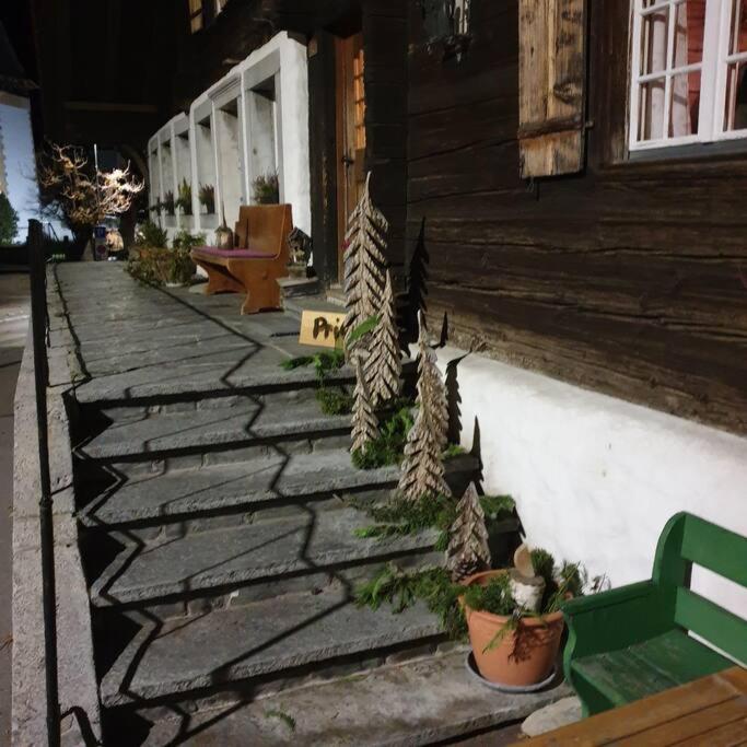 WHITE HOME IN AESCHI BEI SPIEZ