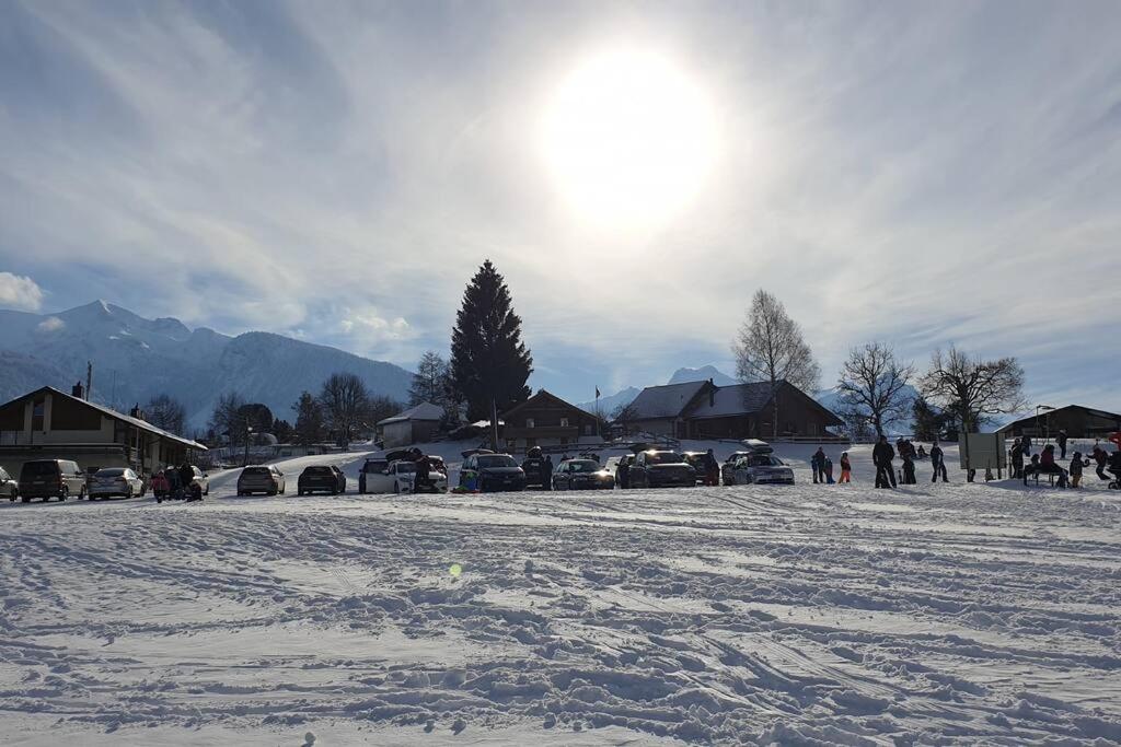WHITE HOME IN AESCHI BEI SPIEZ