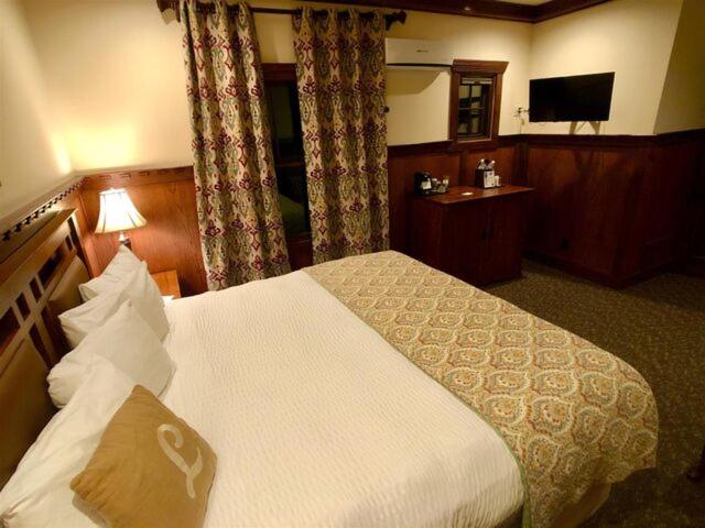 Alamogordo Vacations - The Lodge at Cloudcroft - Property Image 5
