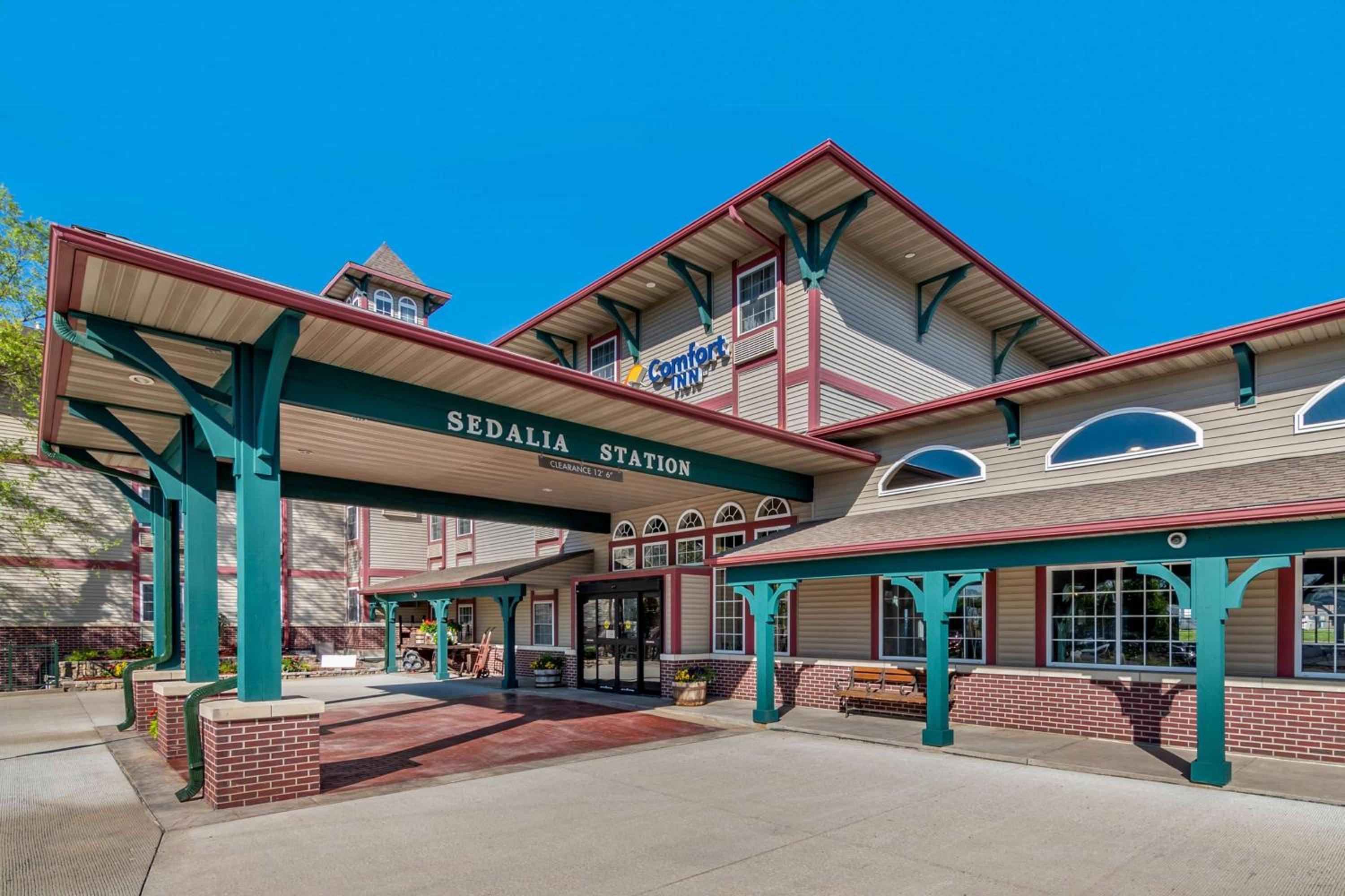 Sedalia Vacations - Comfort Inn Sedalia Station - Property Image 2