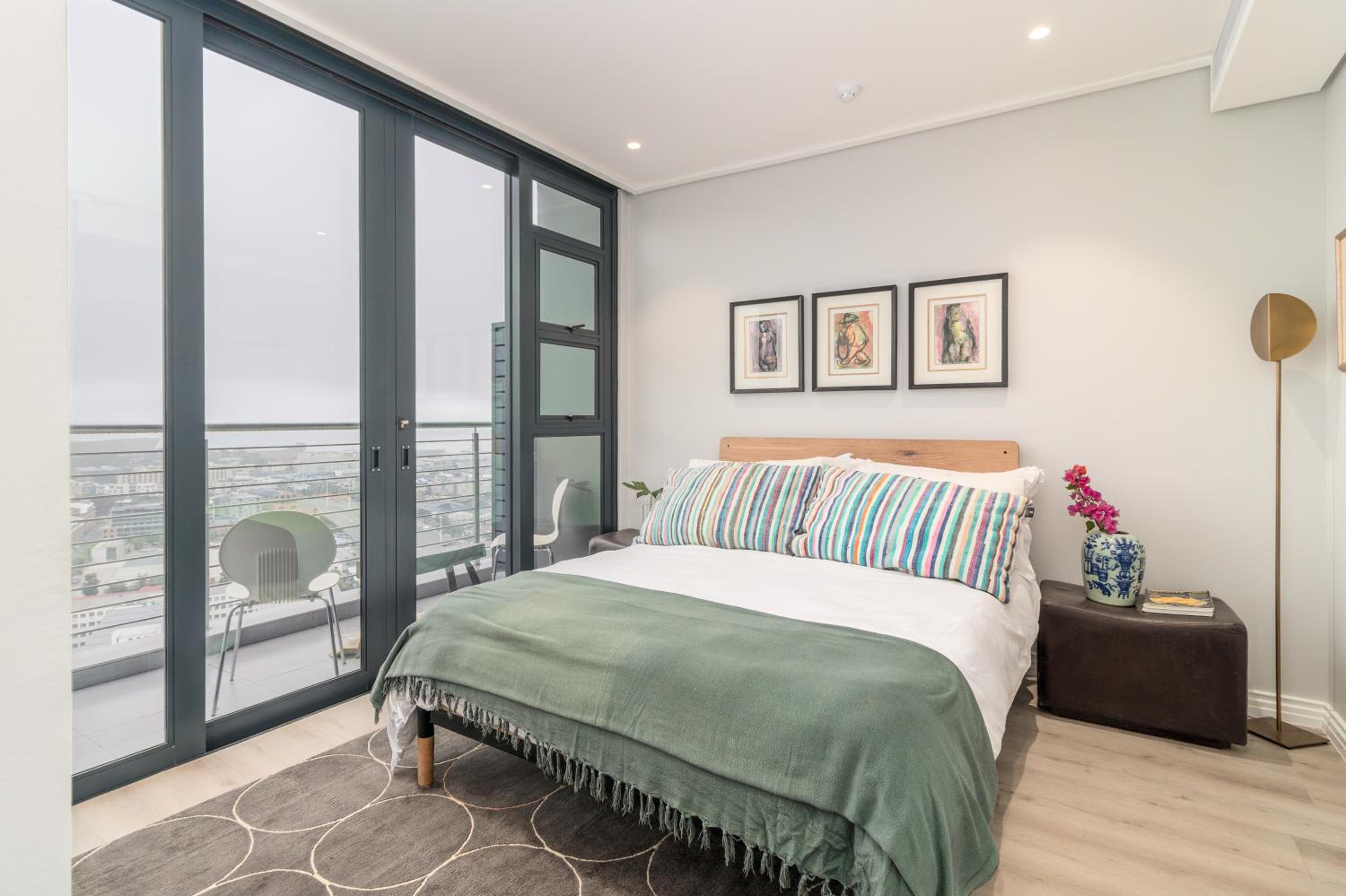 16 on Bree - Luxury One Bedroom apartment in Cape Town