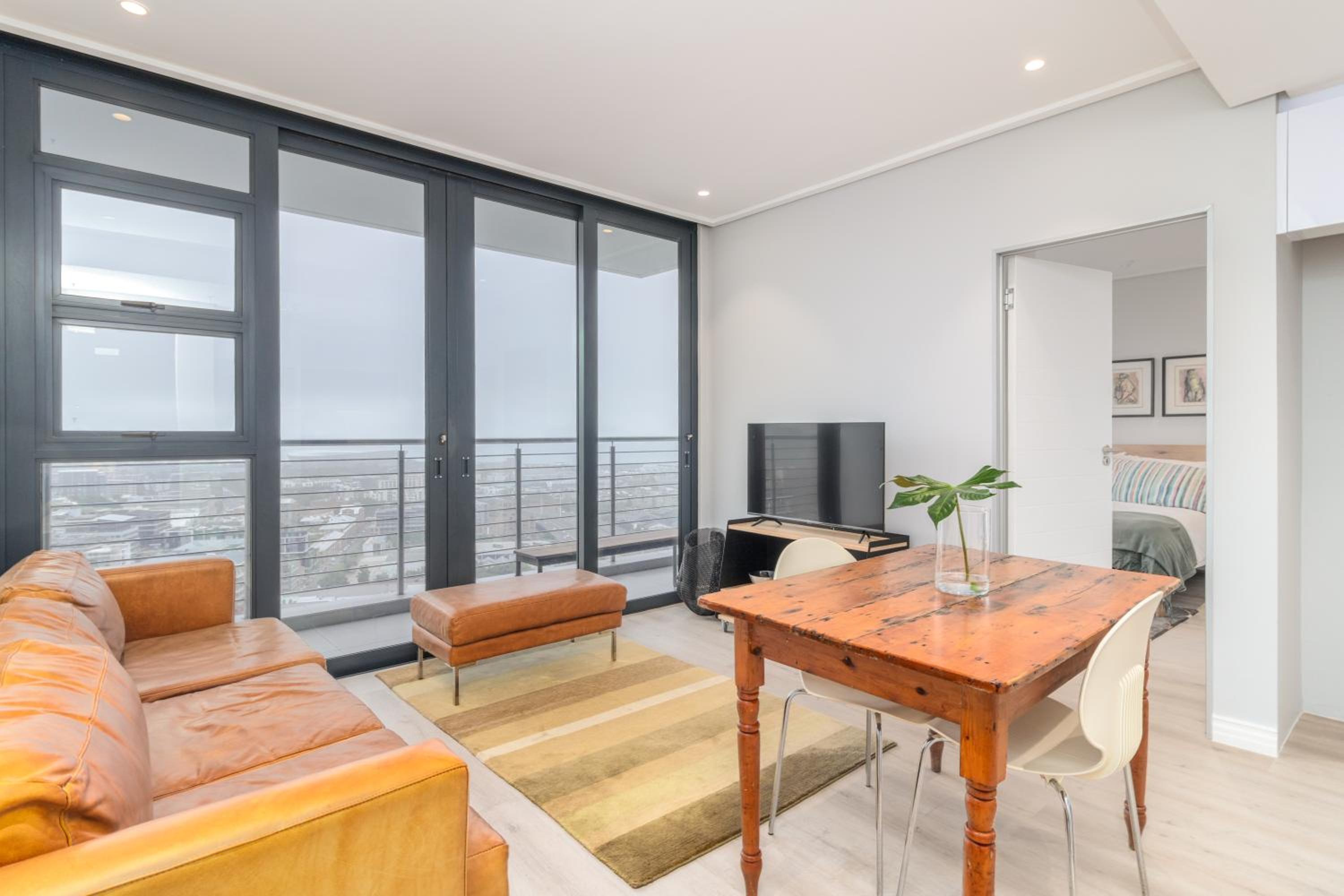 16 on Bree - Luxury One Bedroom apartment in Cape Town