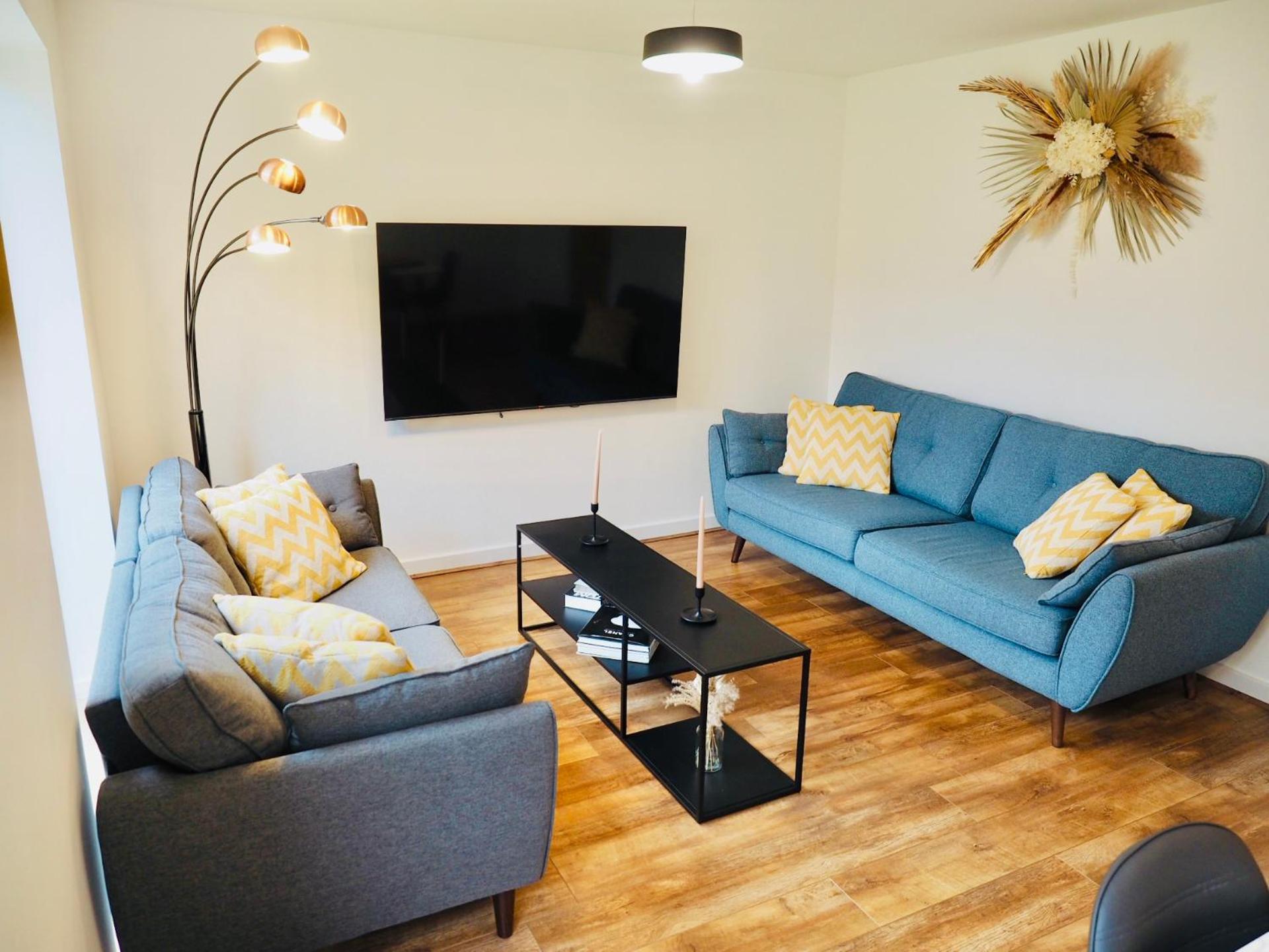 Modern & Stylish 3 Bedoom Home in Taunton view 2