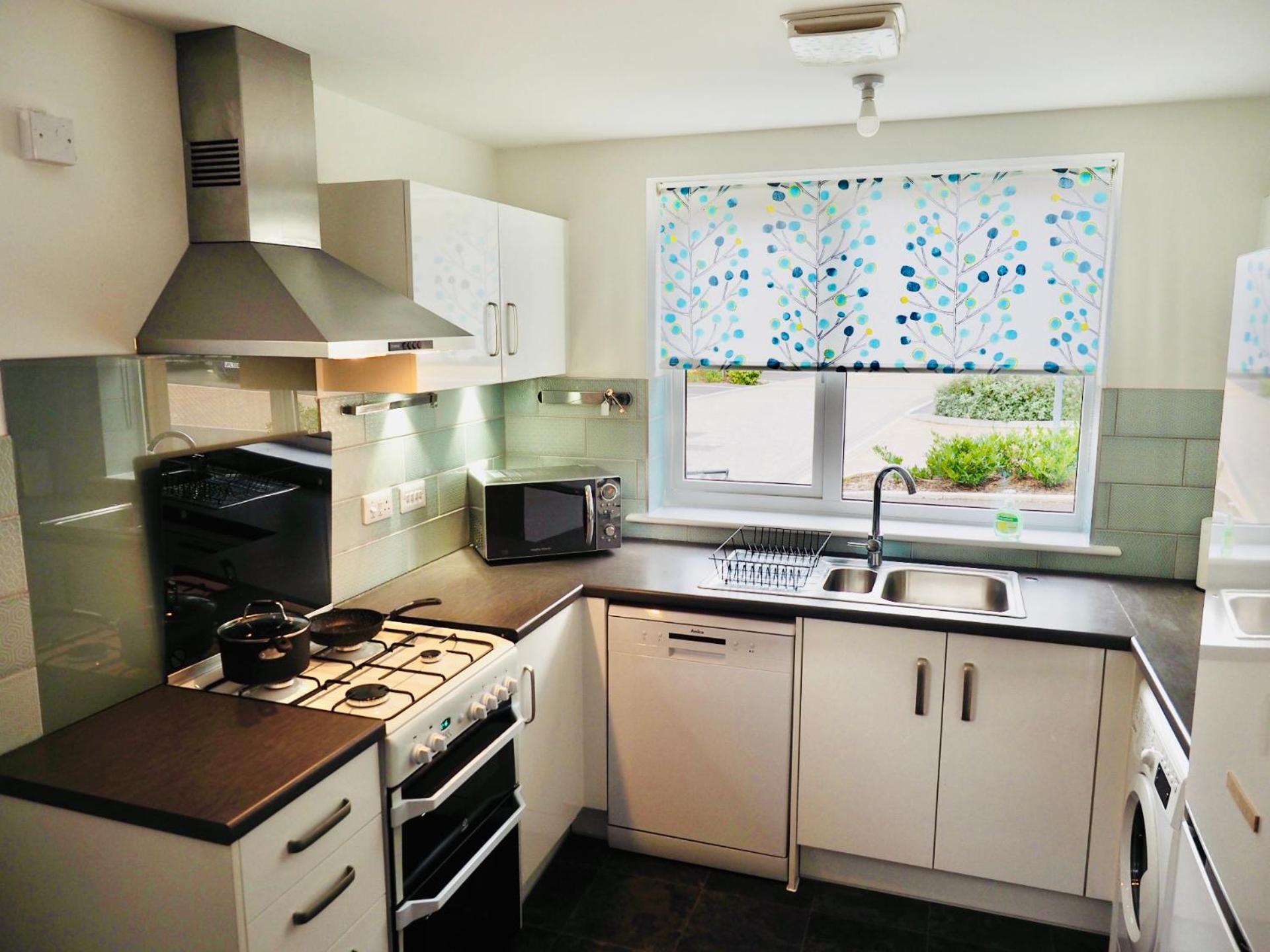 Modern & Stylish 3 Bedoom Home in Taunton view 4