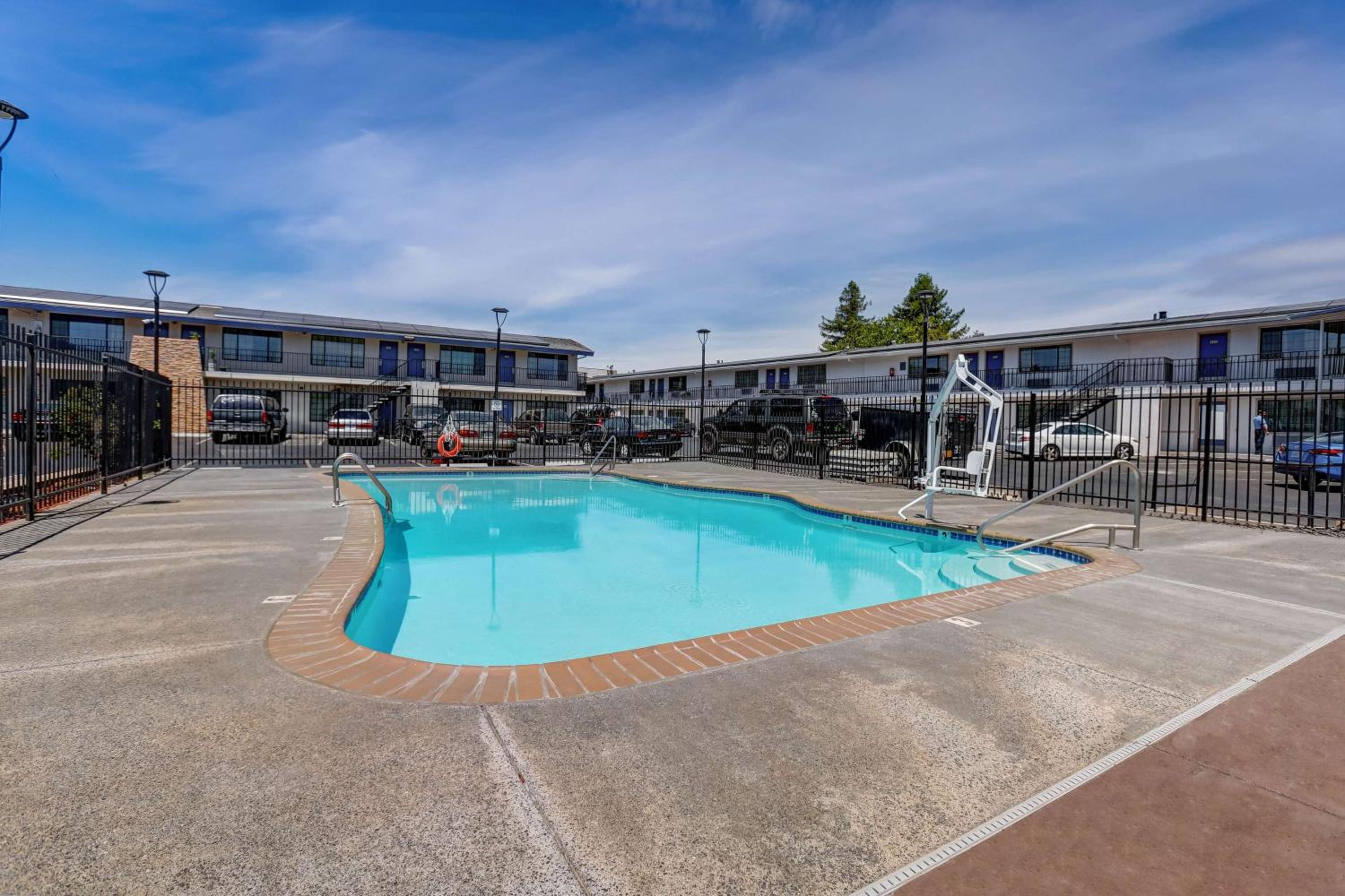 Motel 6-Ukiah, CA - North view 3