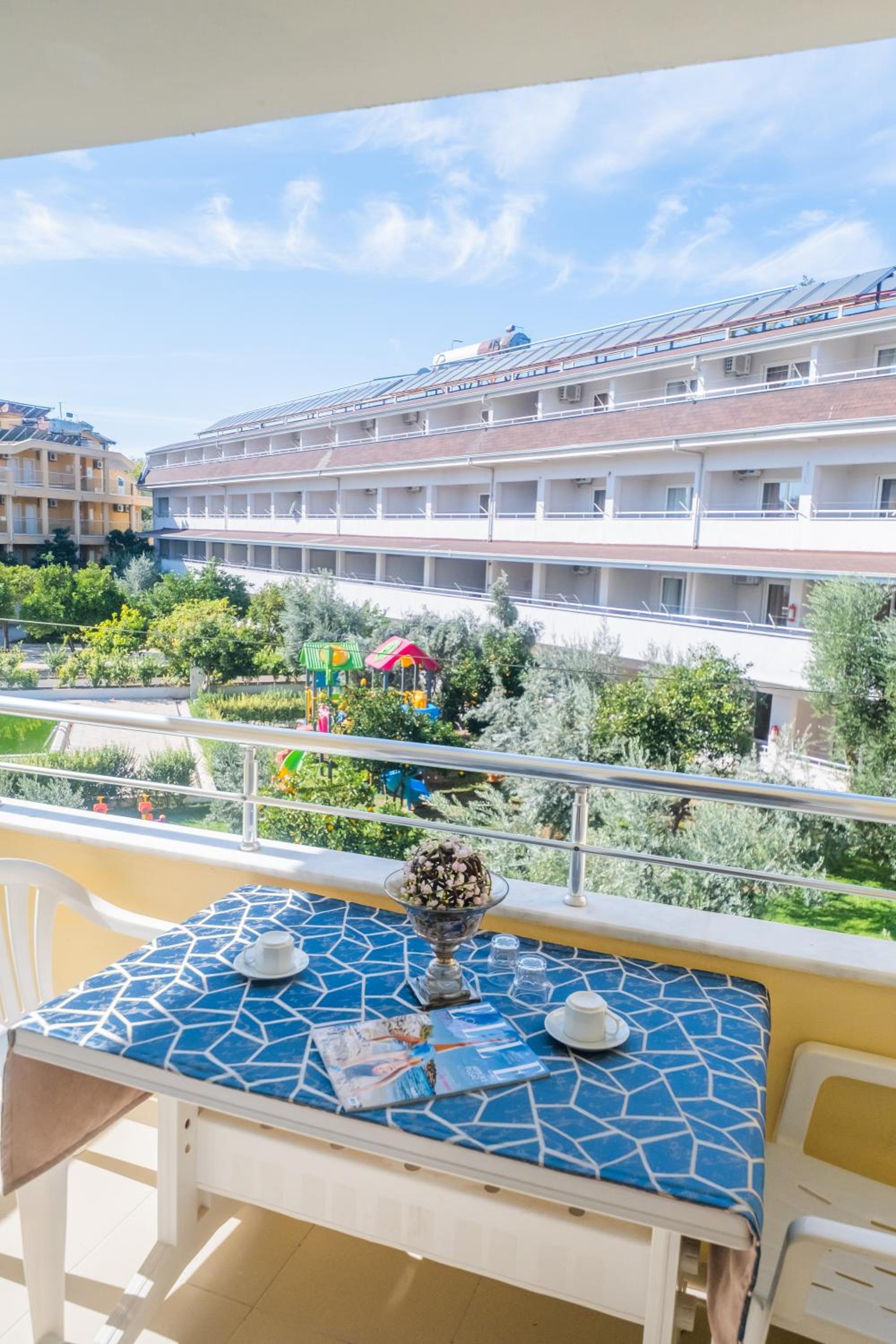 Catty Cats Garden Hotel - Image 41