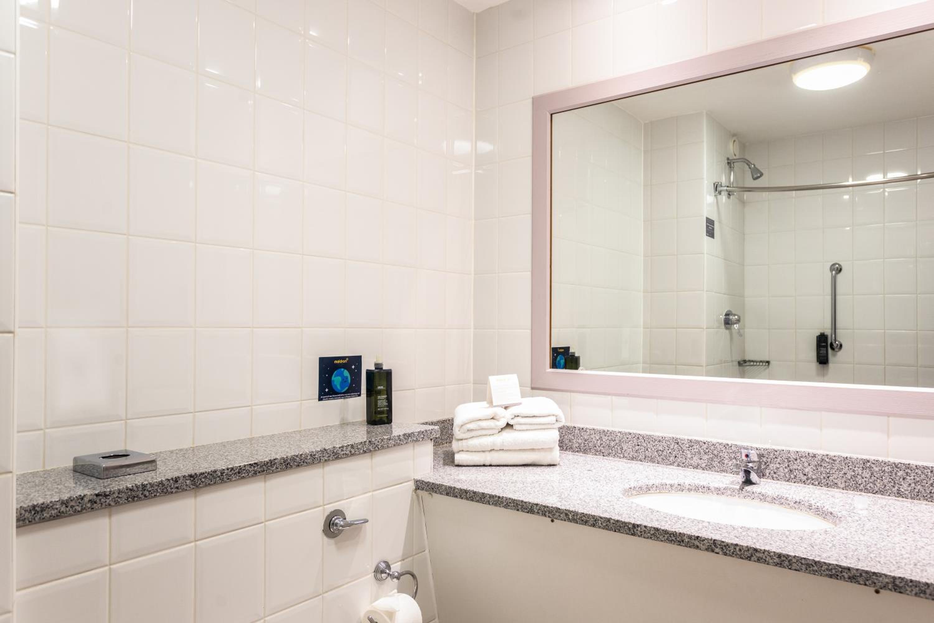 Maldron Hotel & Leisure Centre, Oranmore Galway - Image 4