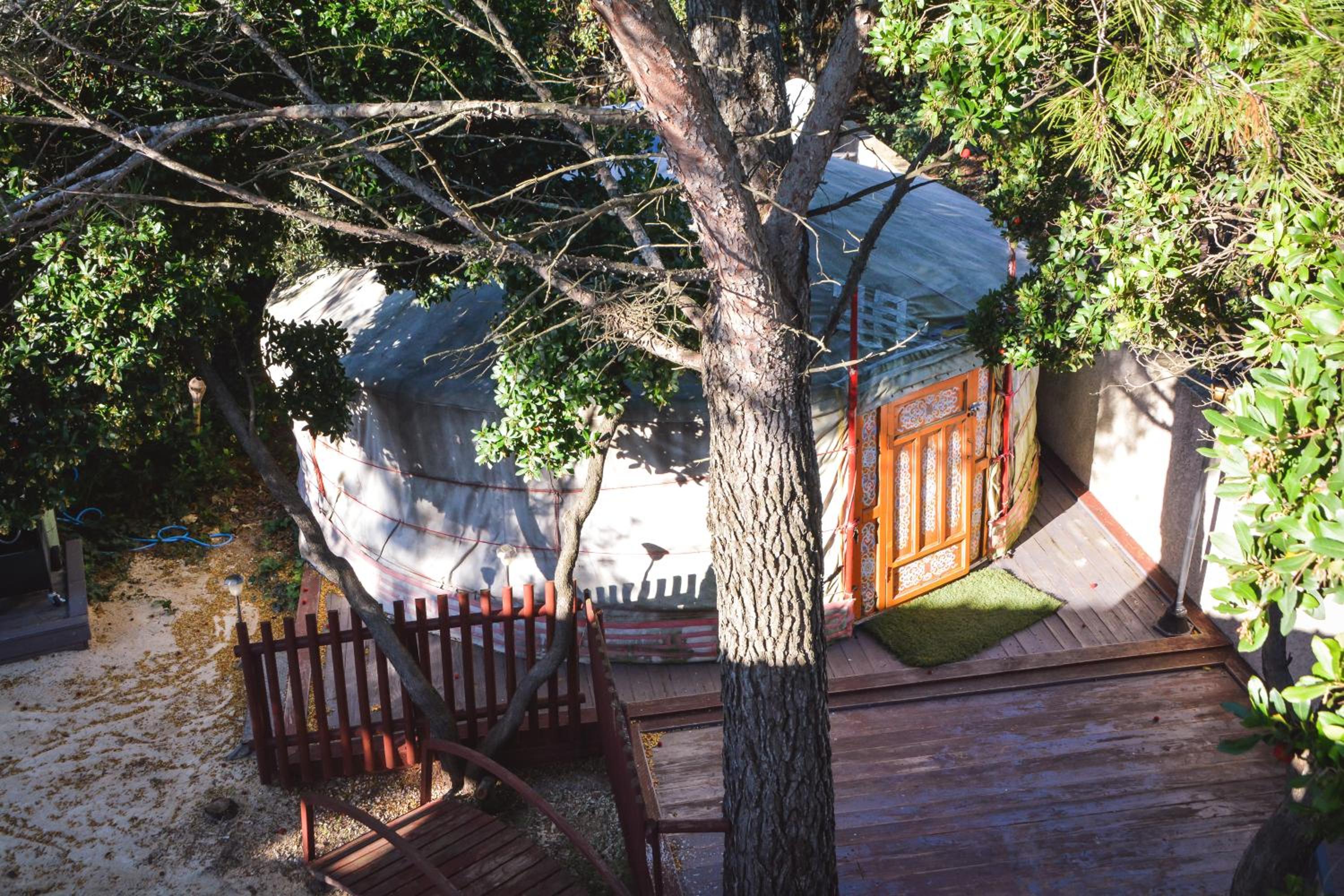 La yourte de Nîmes, spa , jacuzzi chalet logement insolite photo 3