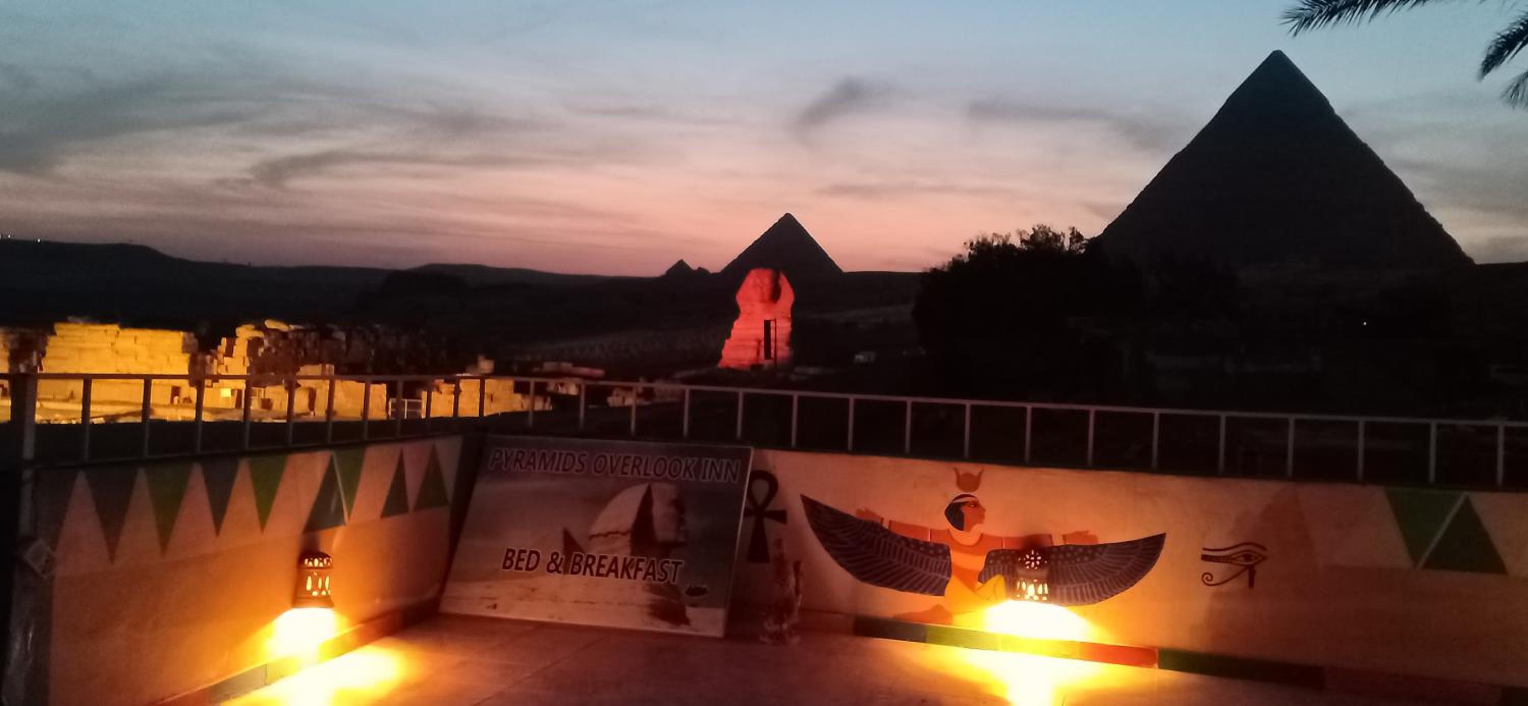 Pyramids Overlook Inn