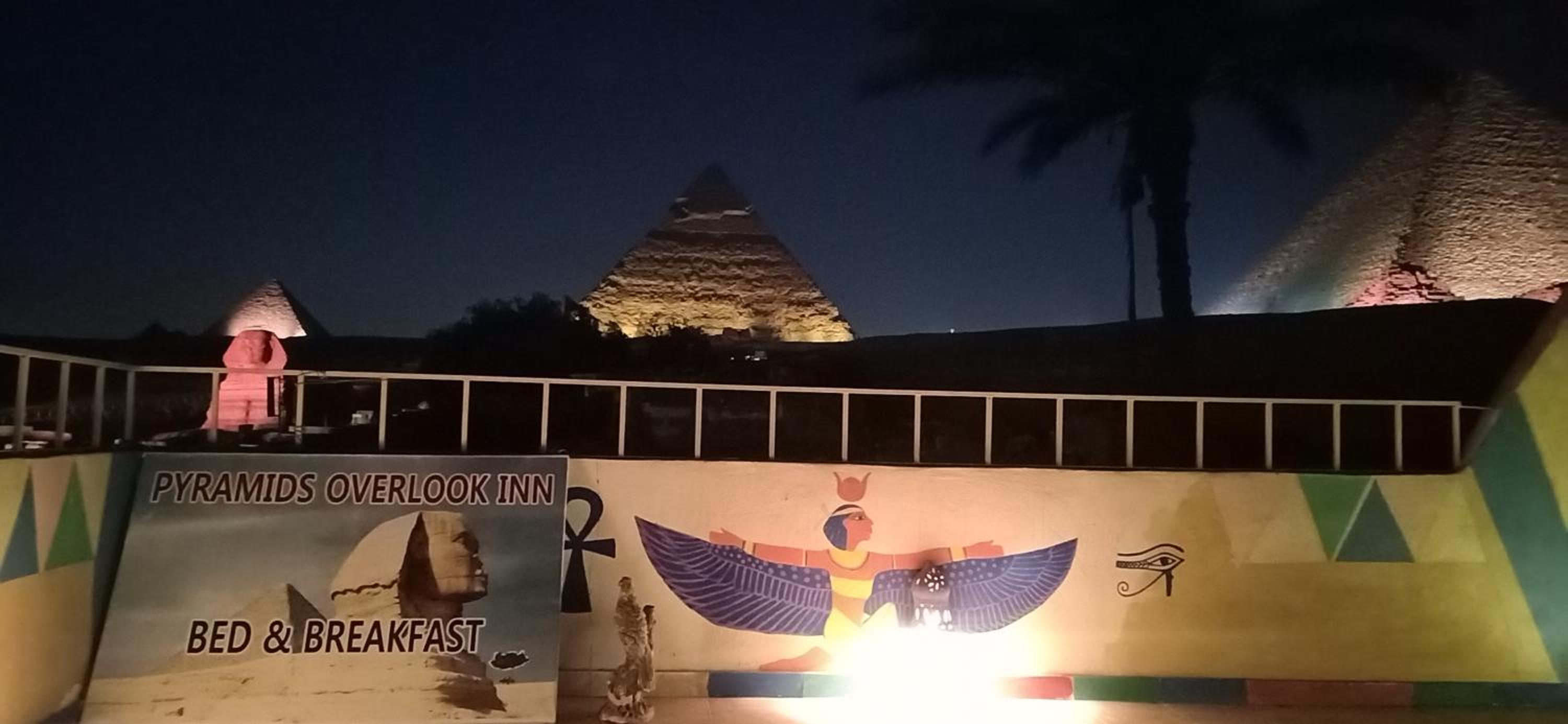 Pyramids Overlook Inn